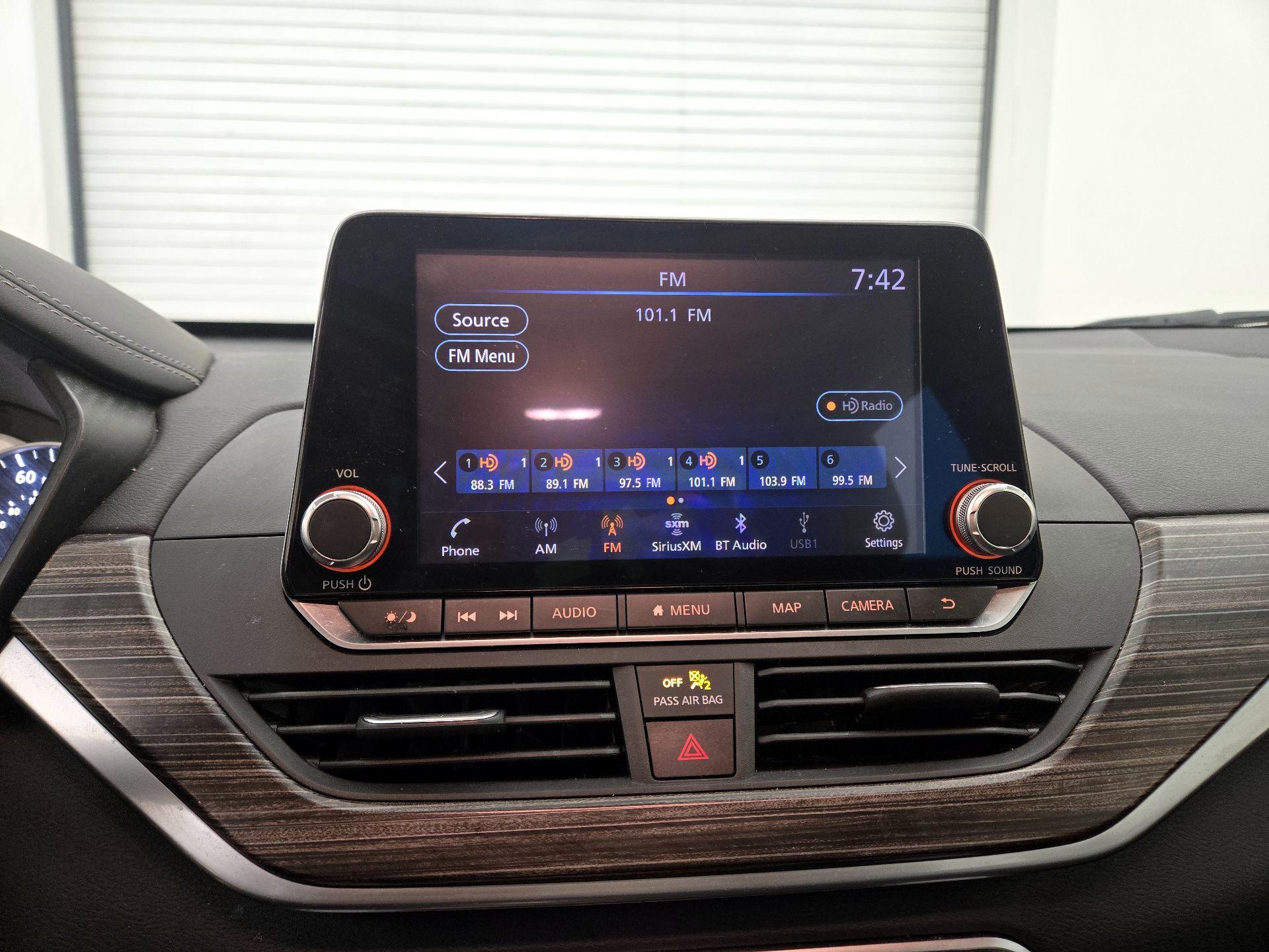 Thumbnail: 2019 Nissan Altima - 16