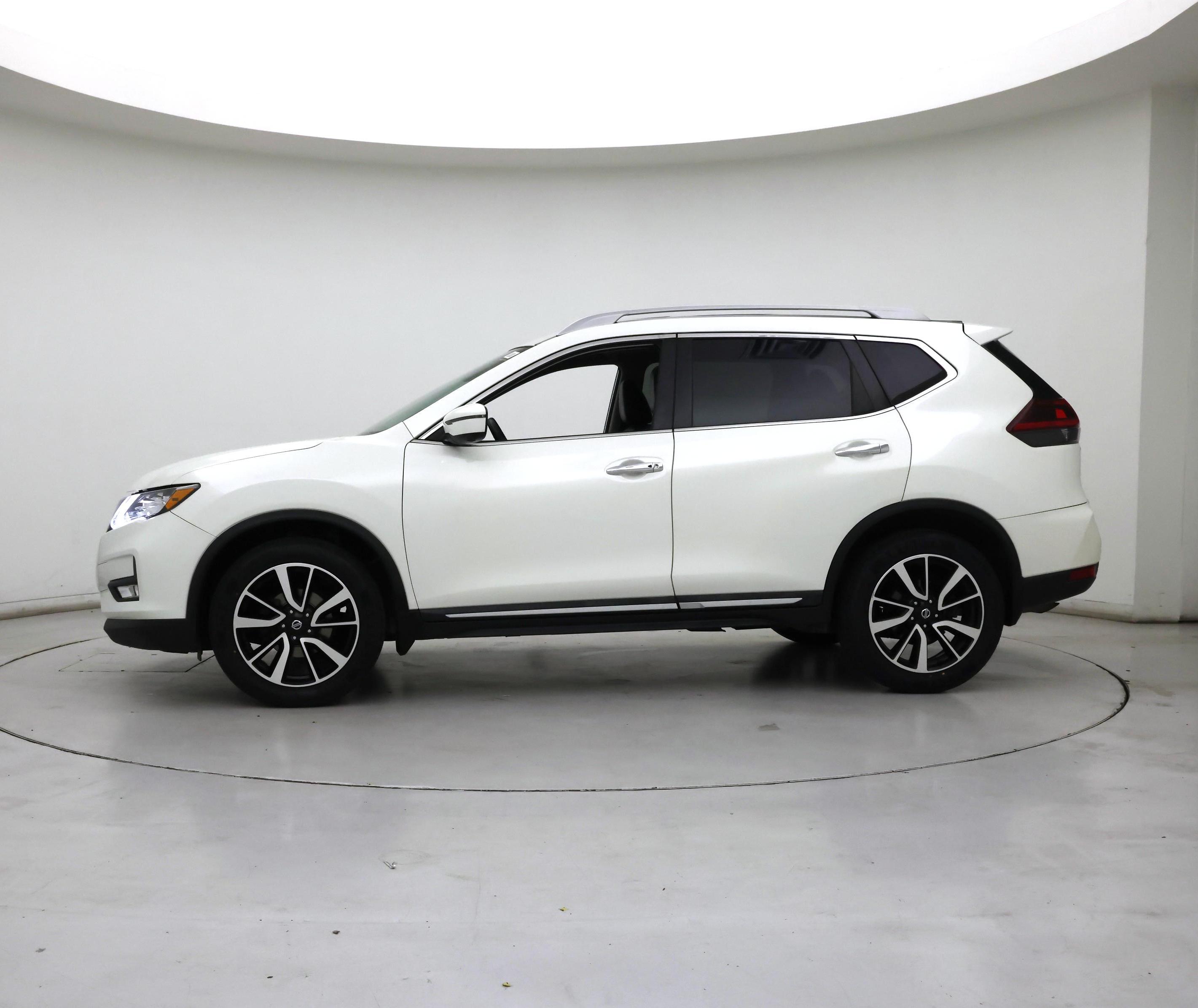 Thumbnail: 2020 Nissan Rogue - 3