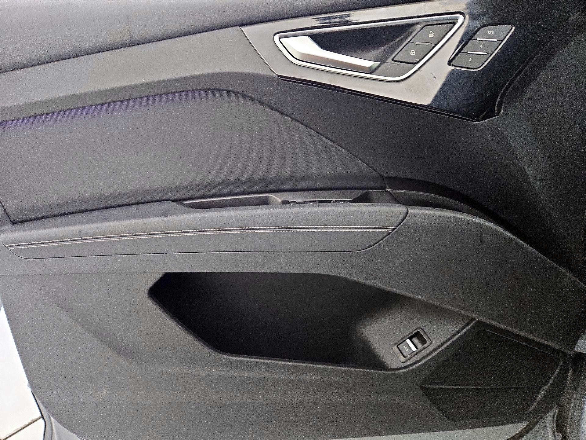Thumbnail: 2023 Audi Q4 e-tron - 12