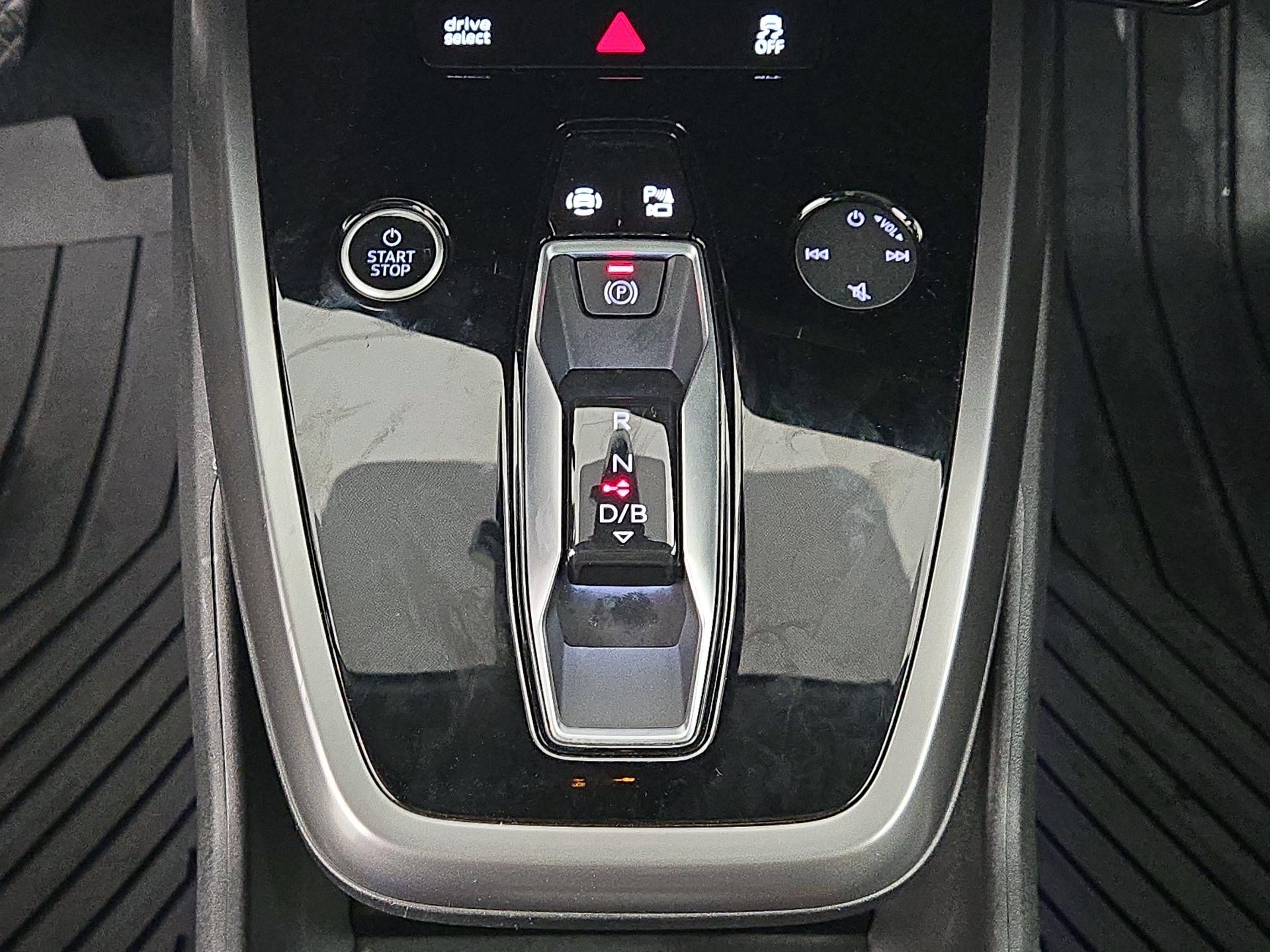 Thumbnail: 2023 Audi Q4 e-tron - 17