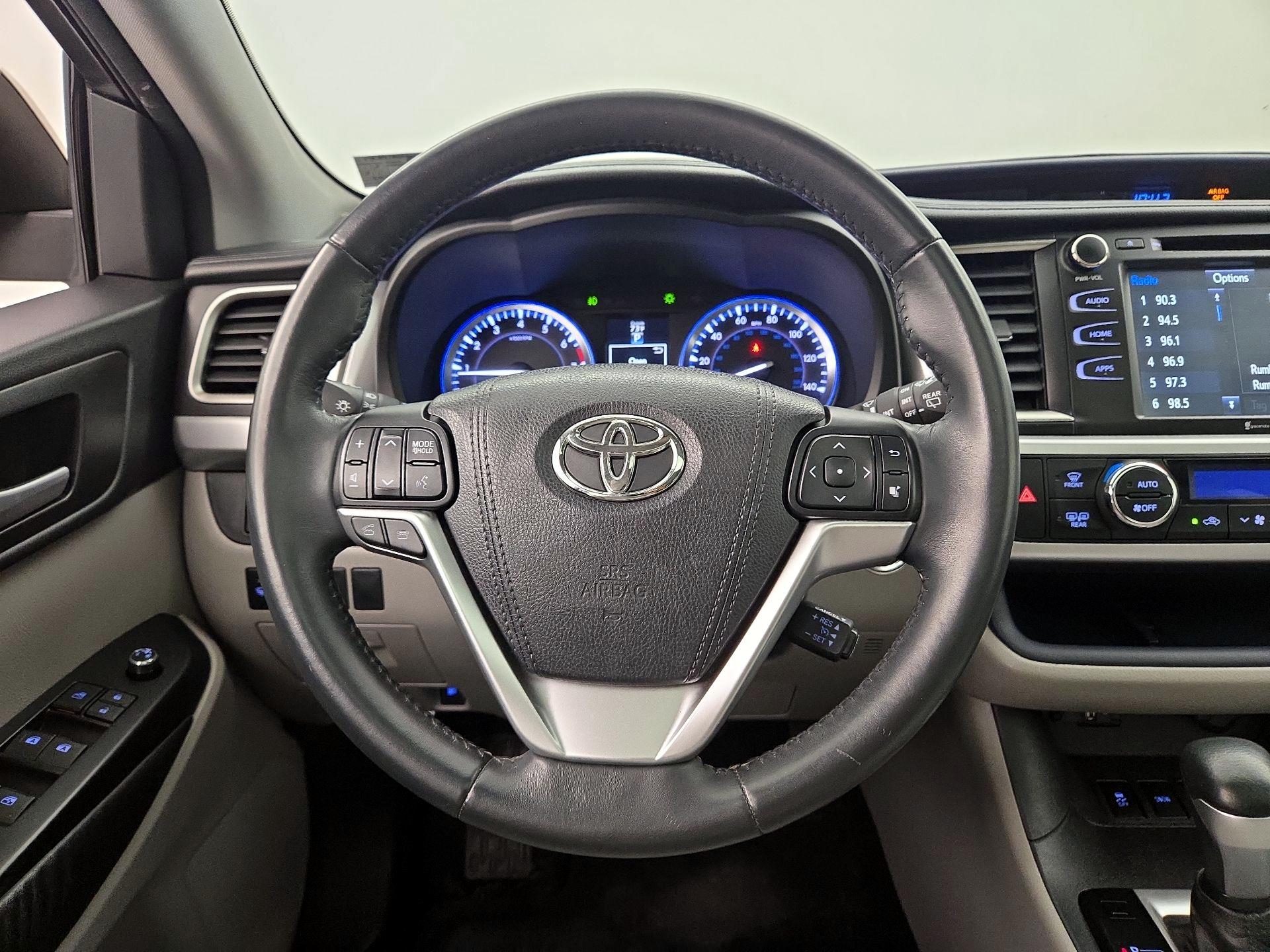 Thumbnail: 2016 Toyota Highlander - 10