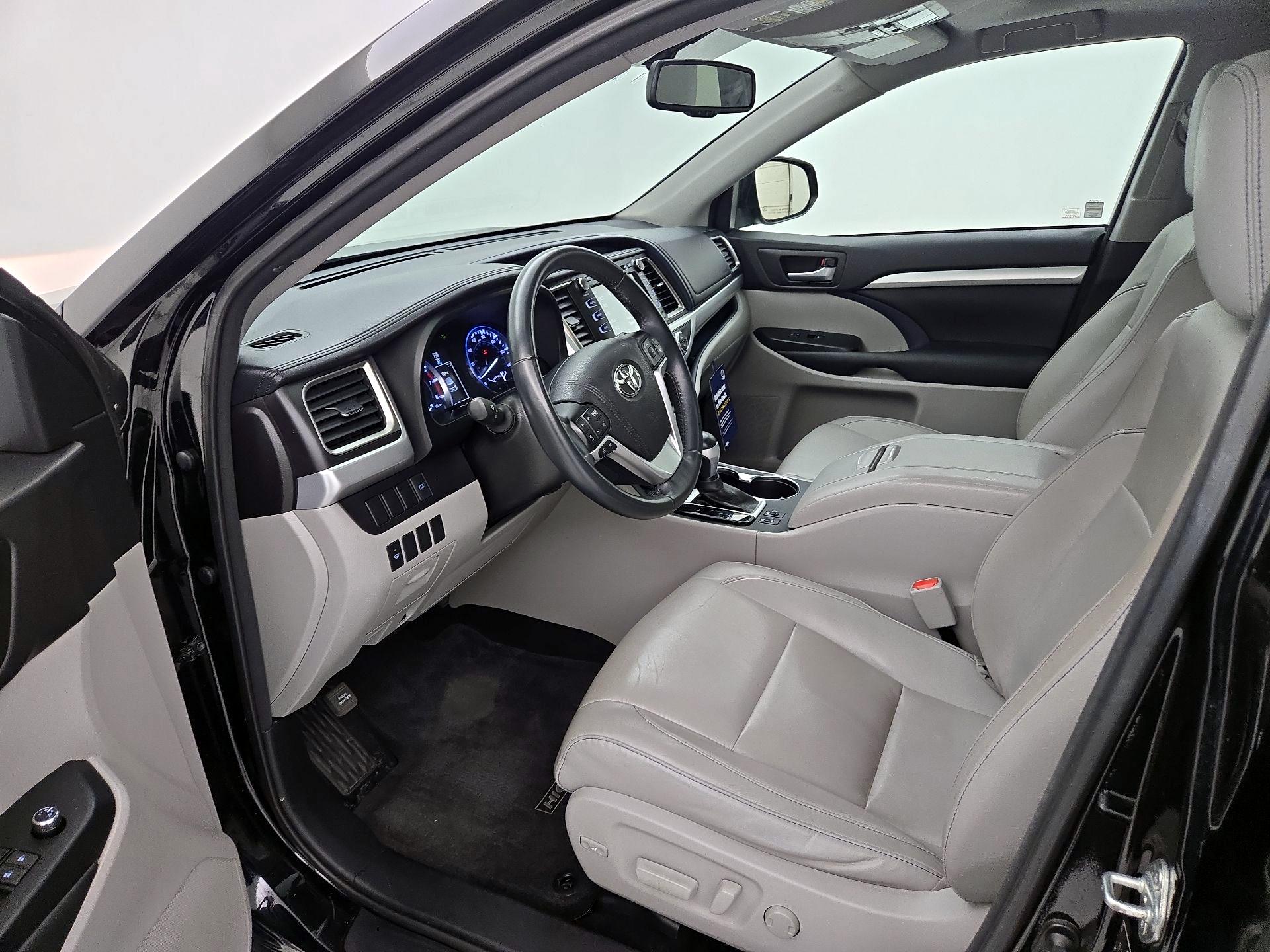 Thumbnail: 2016 Toyota Highlander - 11