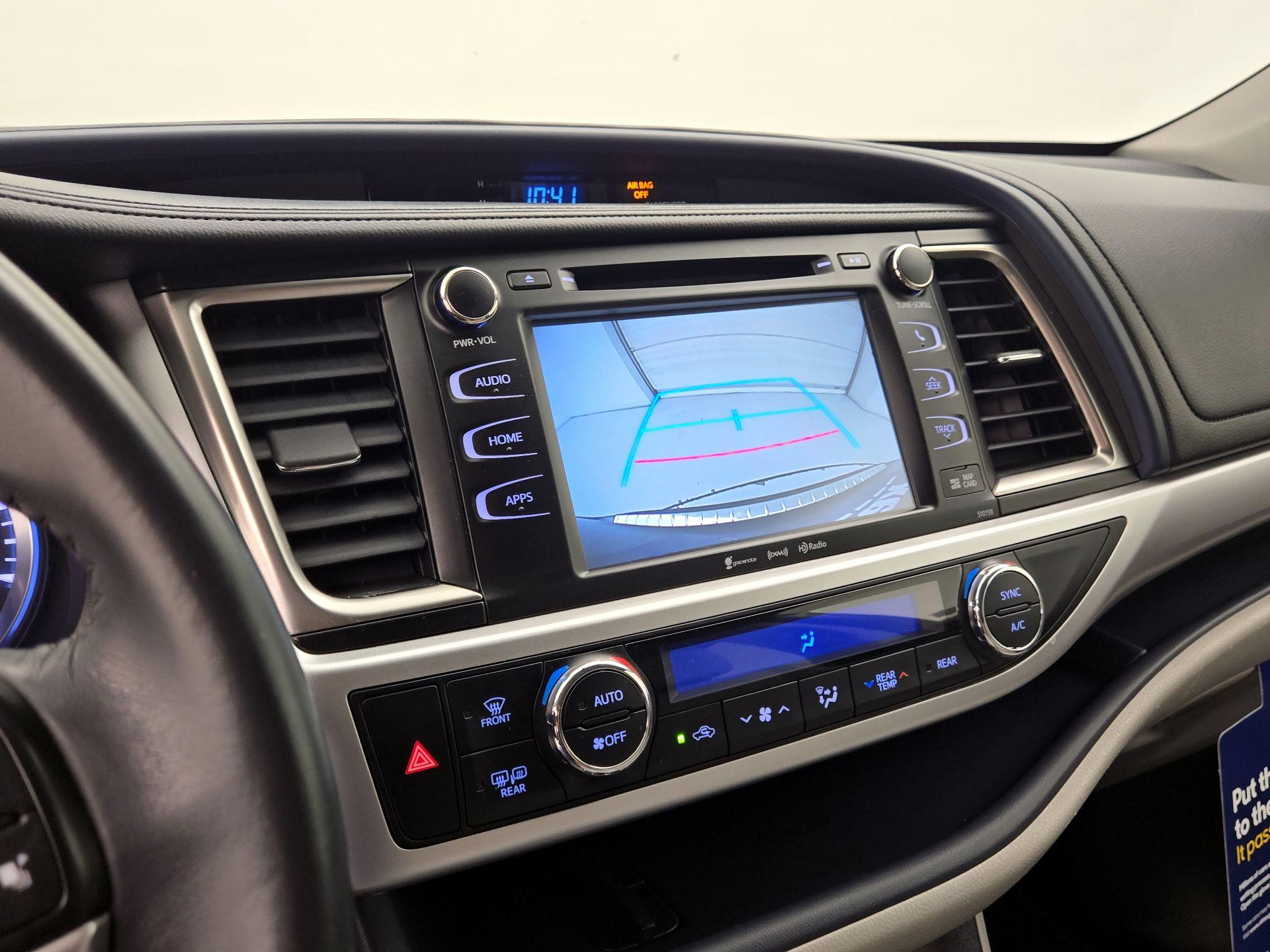 Thumbnail: 2016 Toyota Highlander - 14