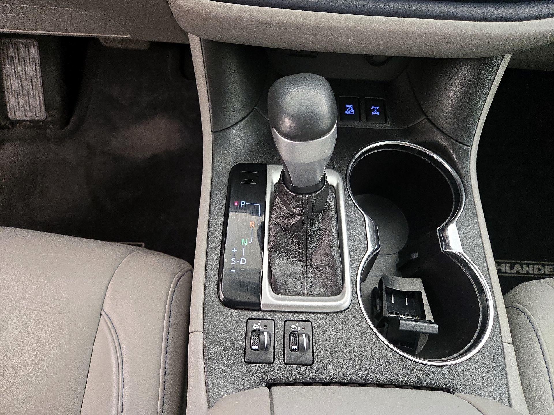 Thumbnail: 2016 Toyota Highlander - 17