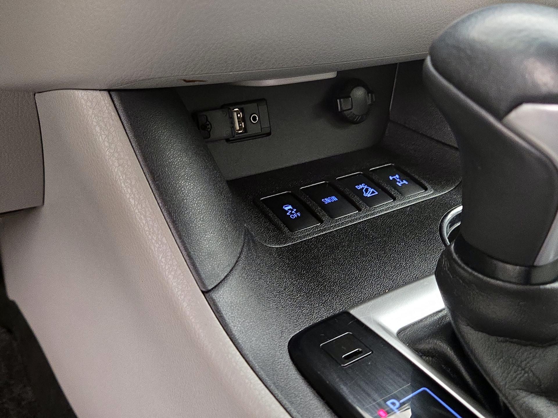 Thumbnail: 2016 Toyota Highlander - 18