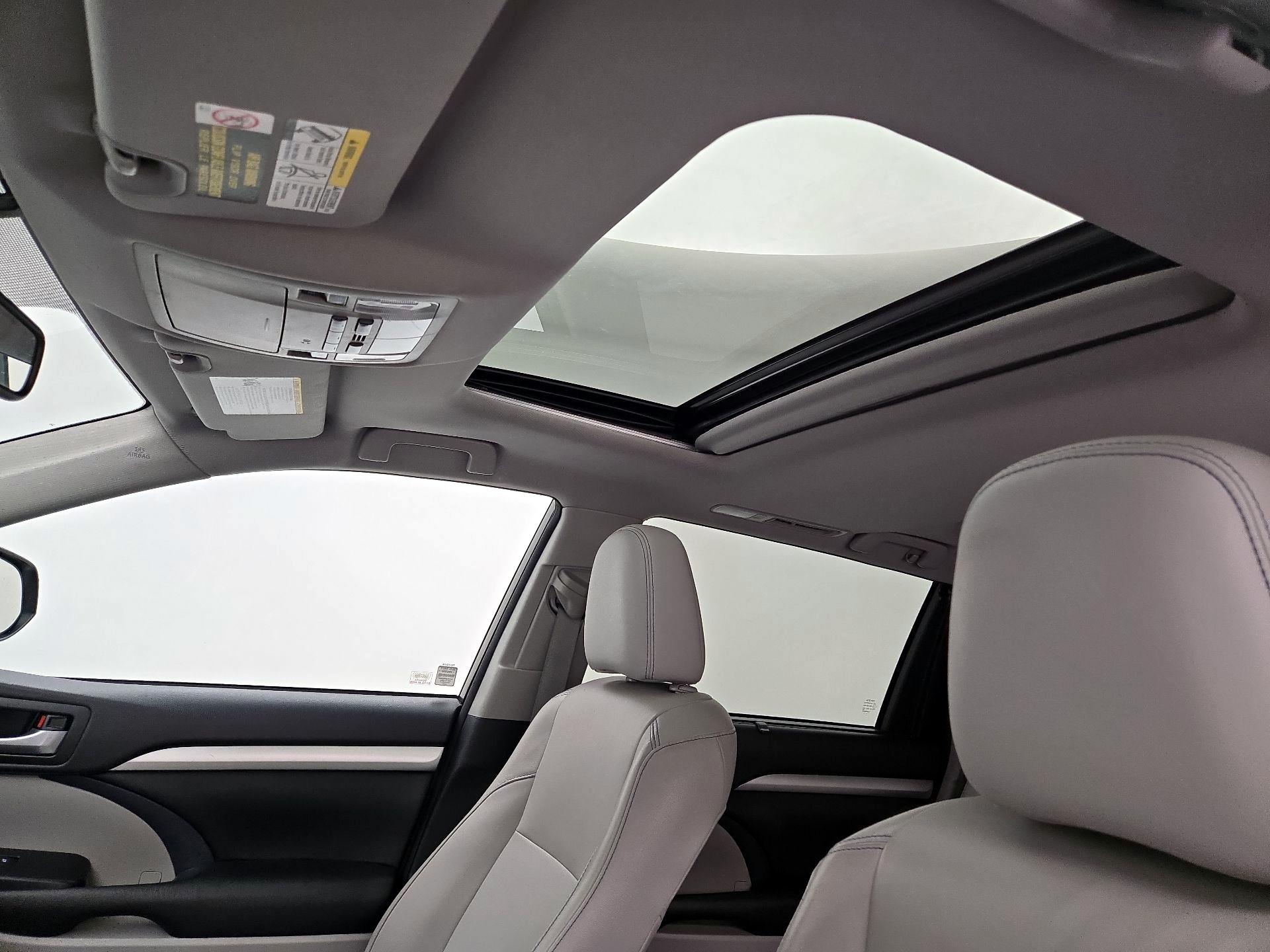 Thumbnail: 2016 Toyota Highlander - 19