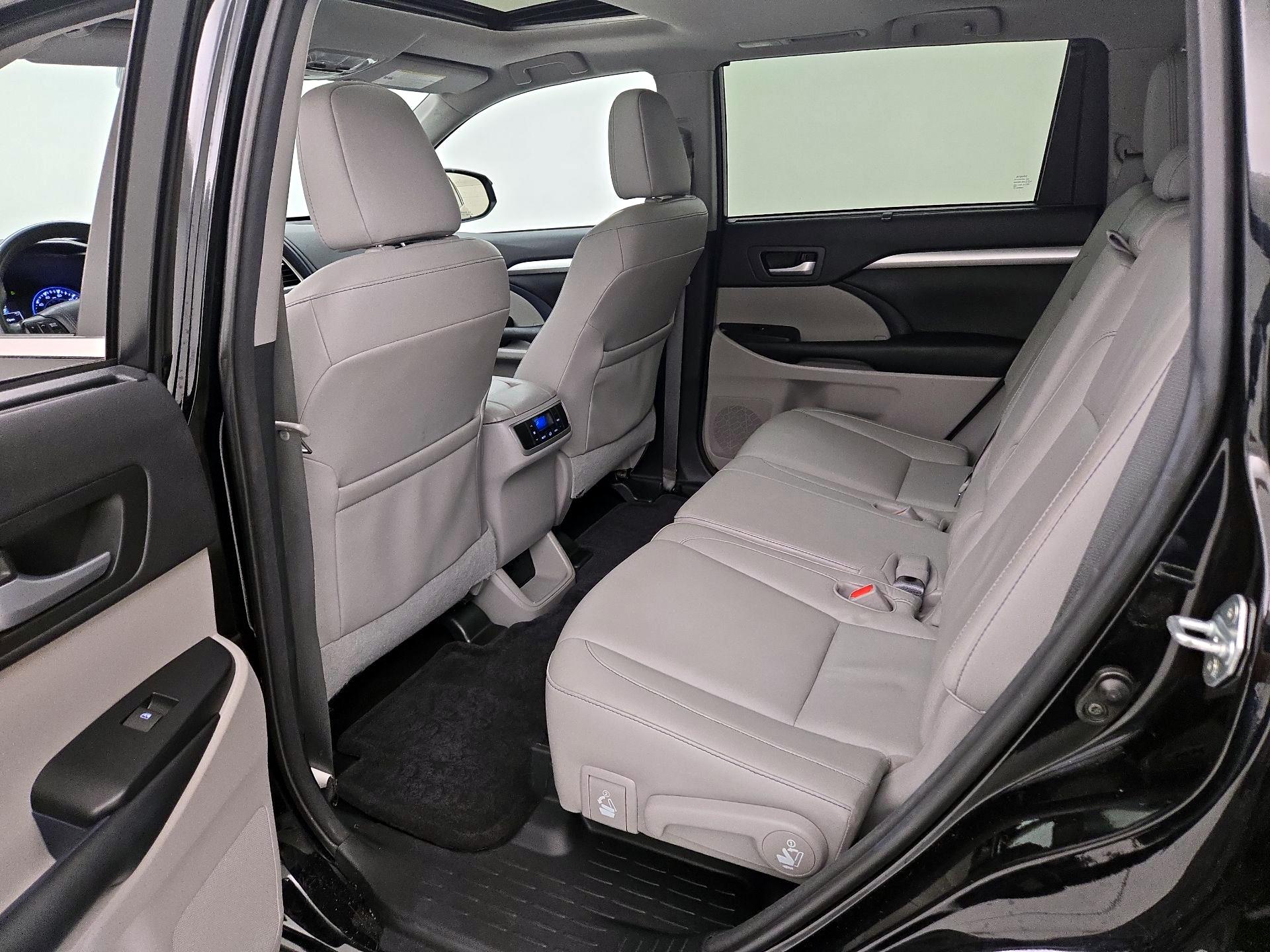Thumbnail: 2016 Toyota Highlander - 20