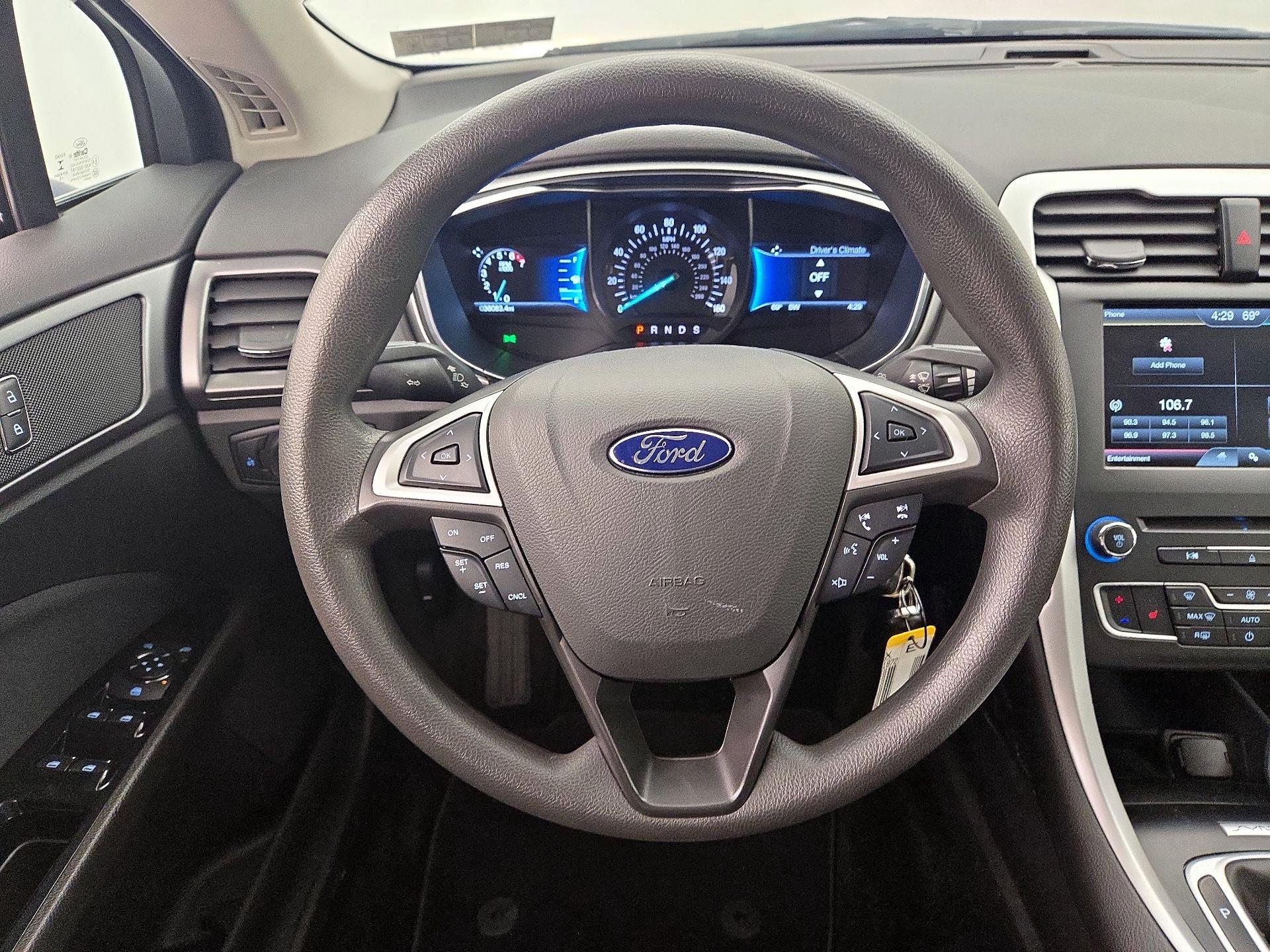 Thumbnail: 2016 Ford Fusion - 10
