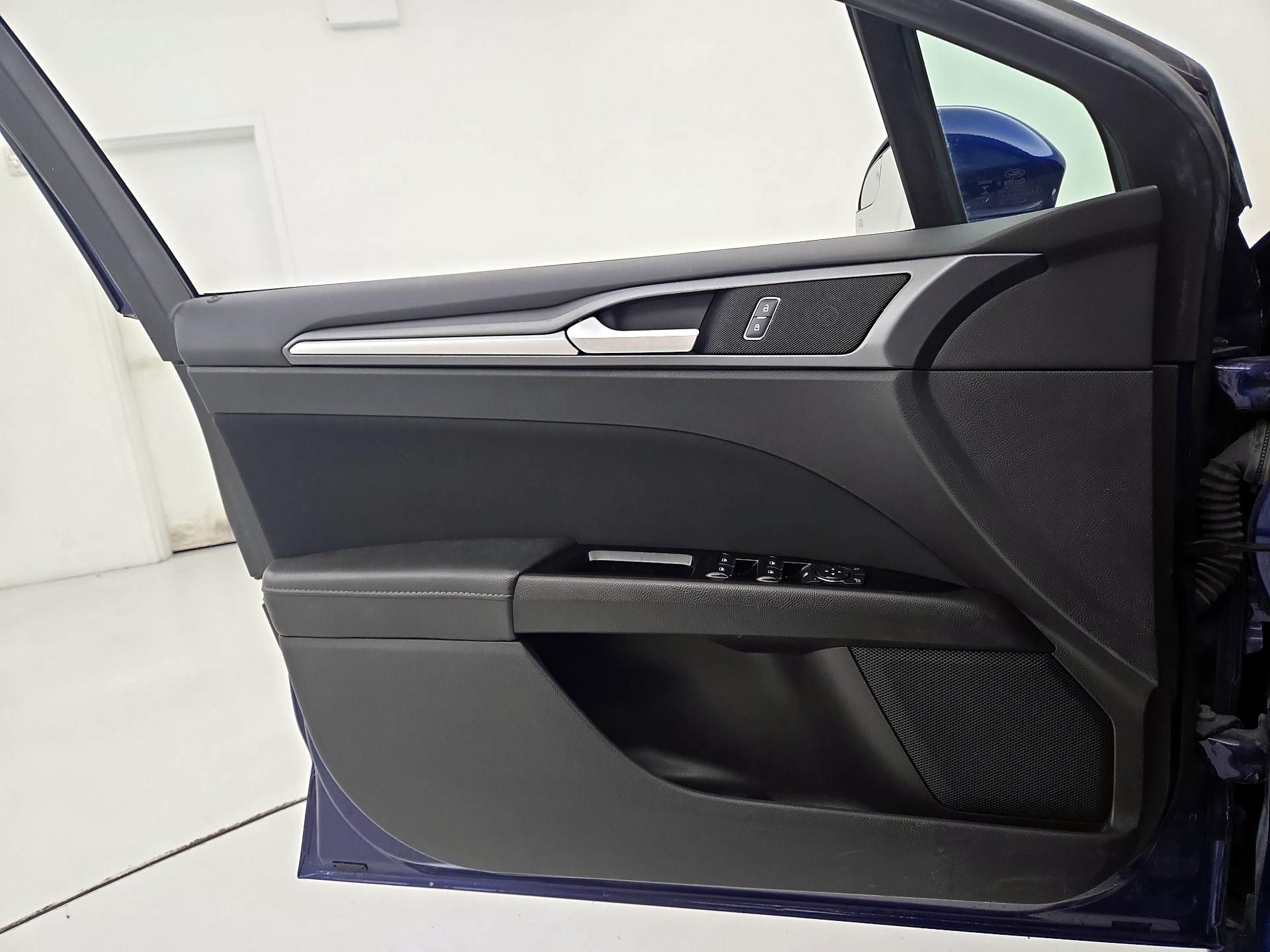 Thumbnail: 2016 Ford Fusion - 12