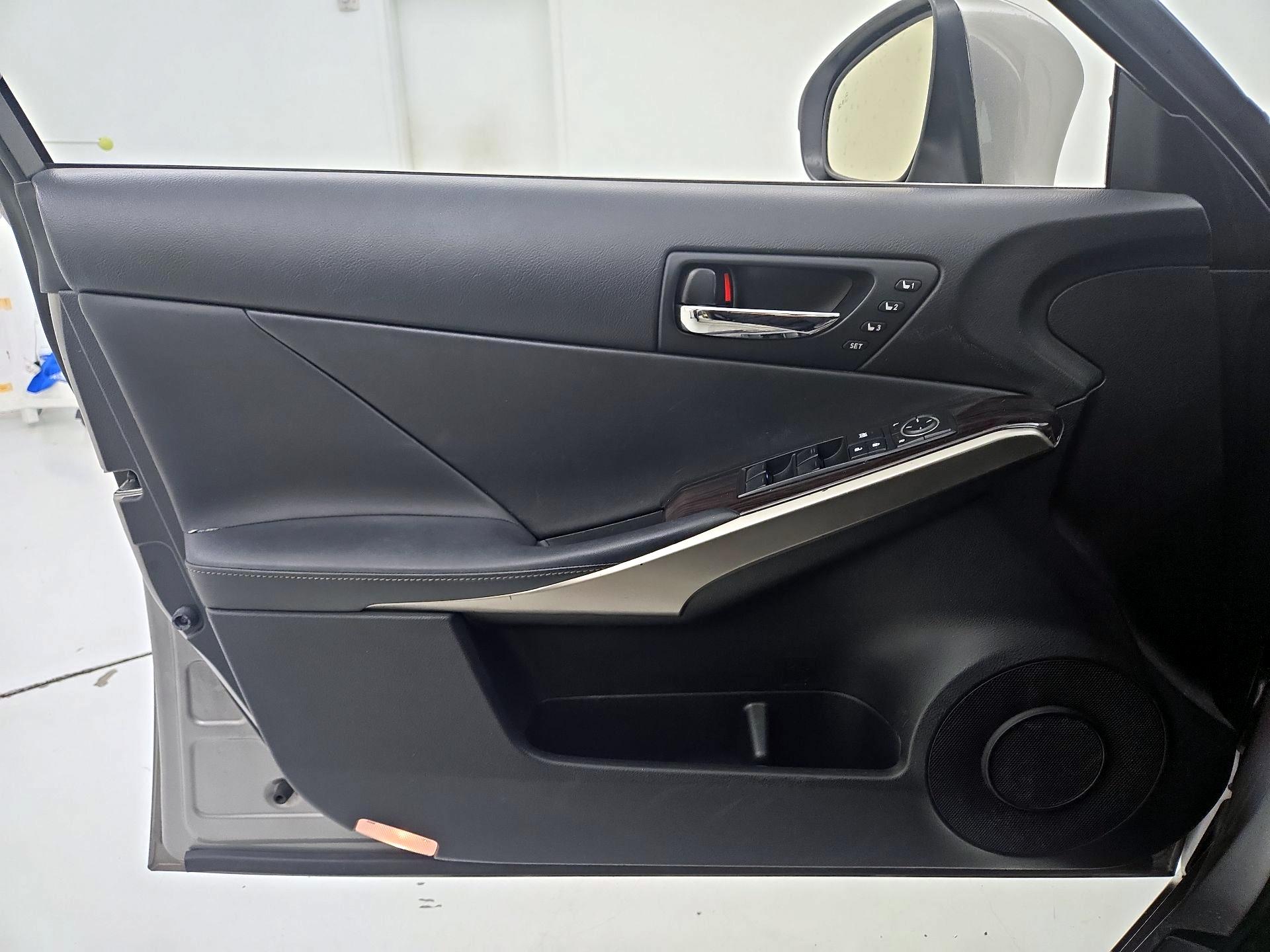 Thumbnail: 2014 Lexus IS - 12