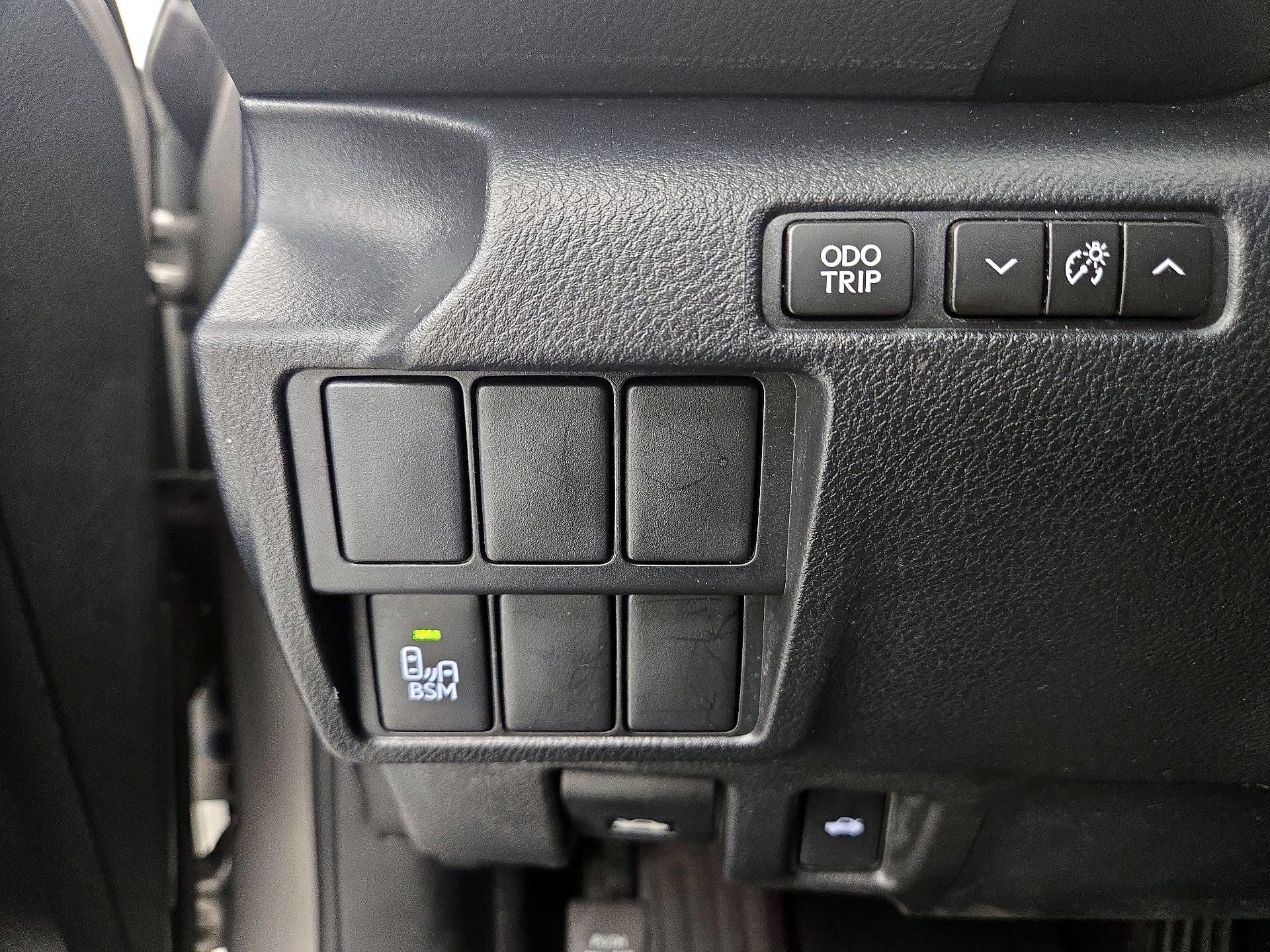 Thumbnail: 2014 Lexus IS - 13