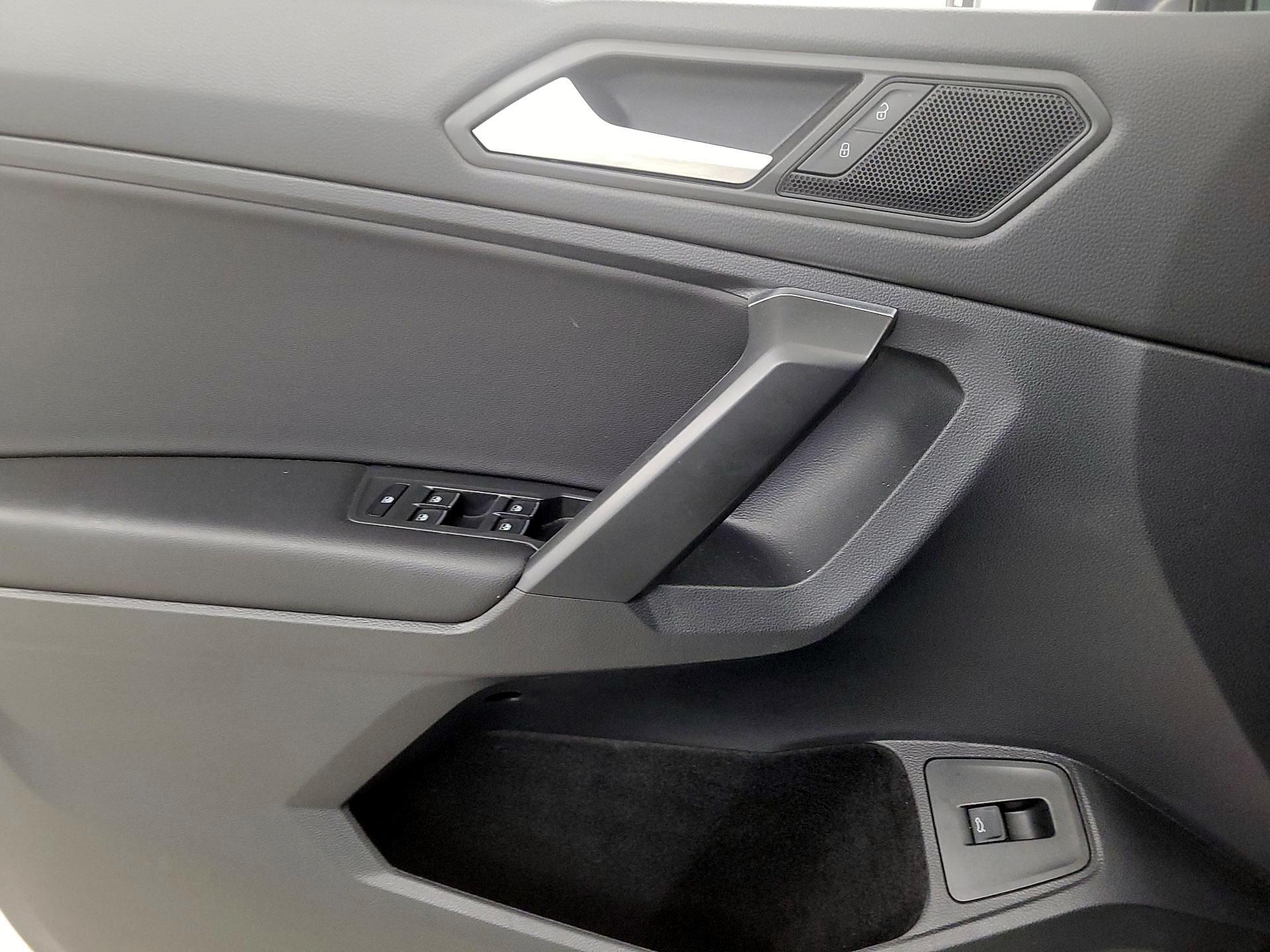 Thumbnail: 2021 Volkswagen Tiguan - 12