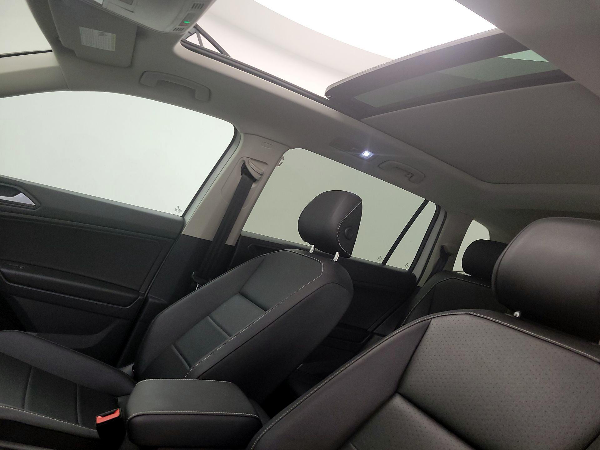Thumbnail: 2021 Volkswagen Tiguan - 17