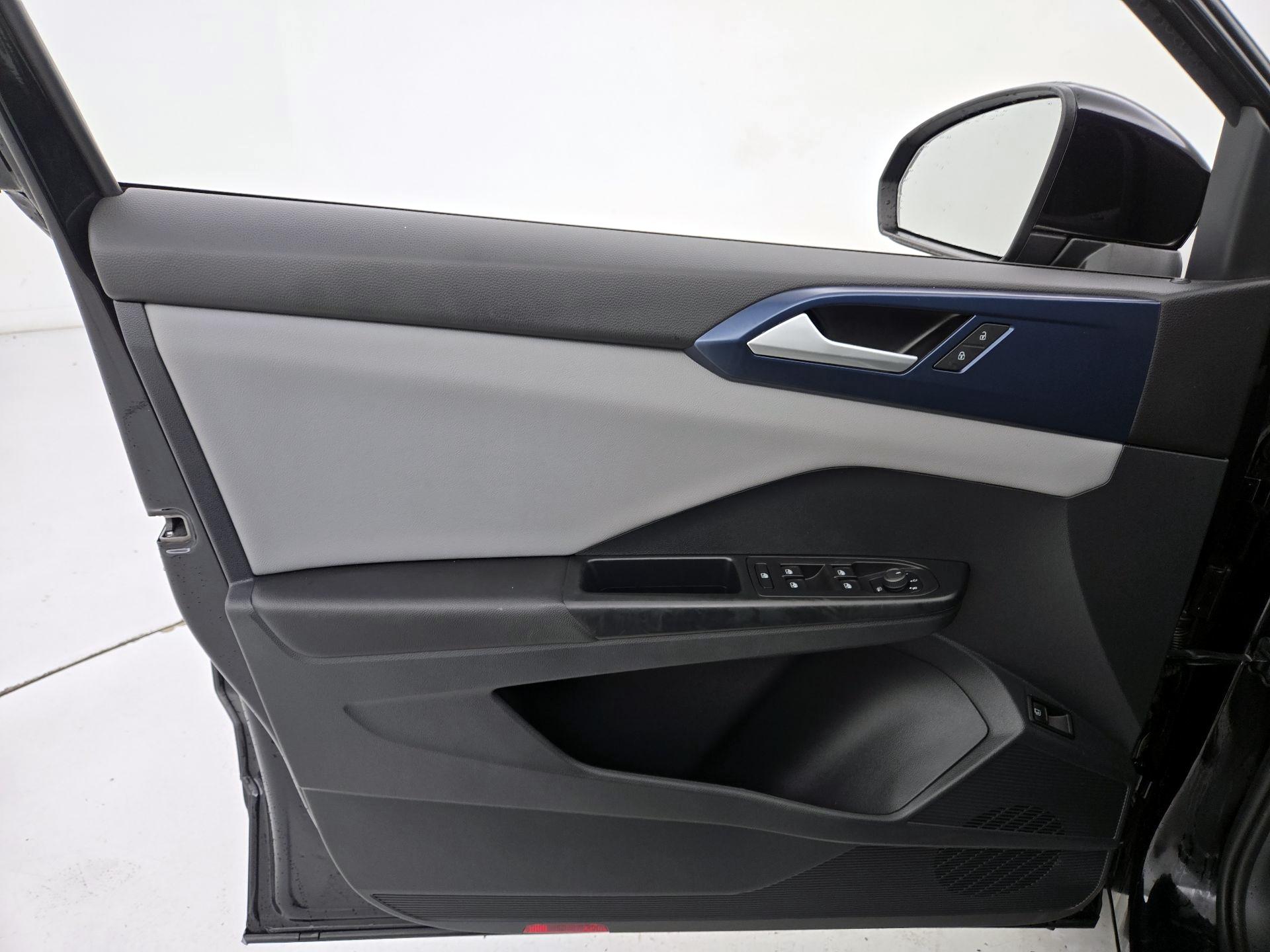 Thumbnail: 2022 Volkswagen Taos - 12