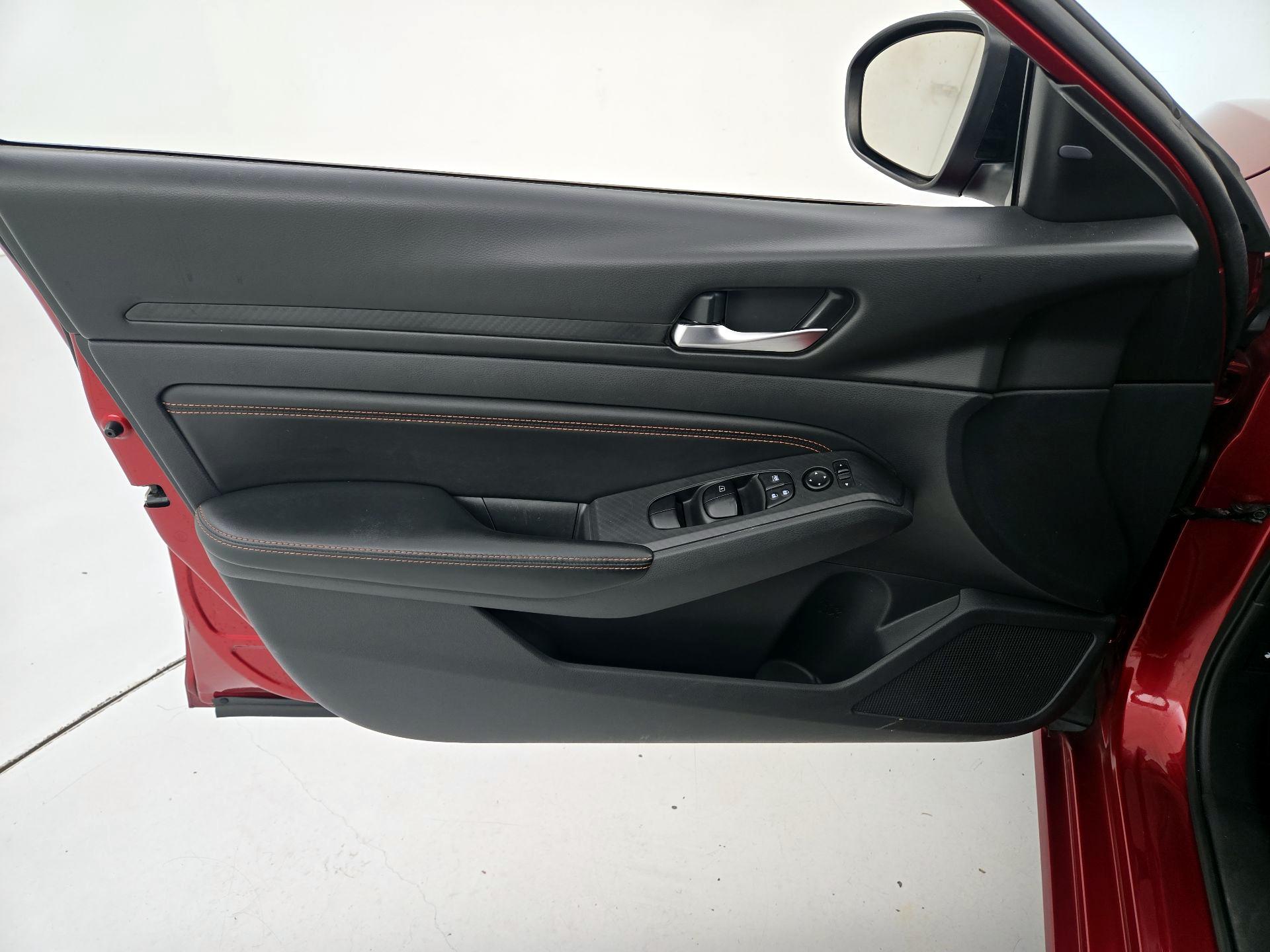 Thumbnail: 2019 Nissan Altima - 12