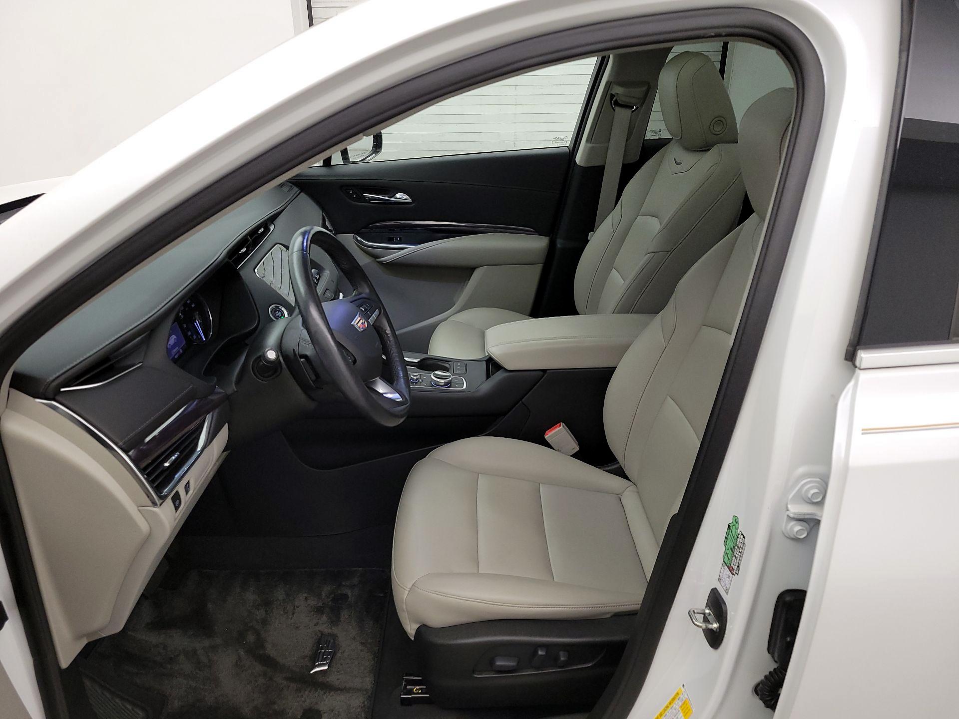 Thumbnail: 2021 Cadillac XT4 - 11
