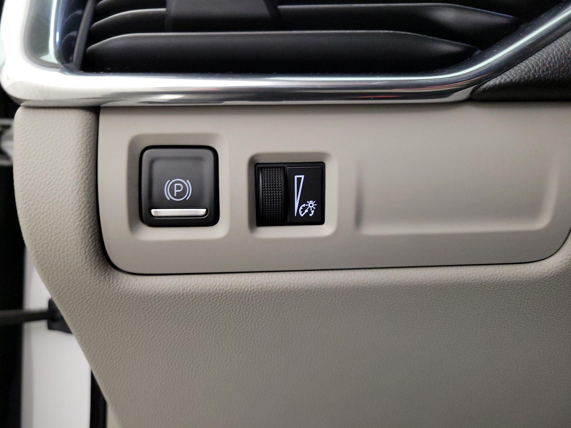 Thumbnail: 2021 Cadillac XT4 - 13