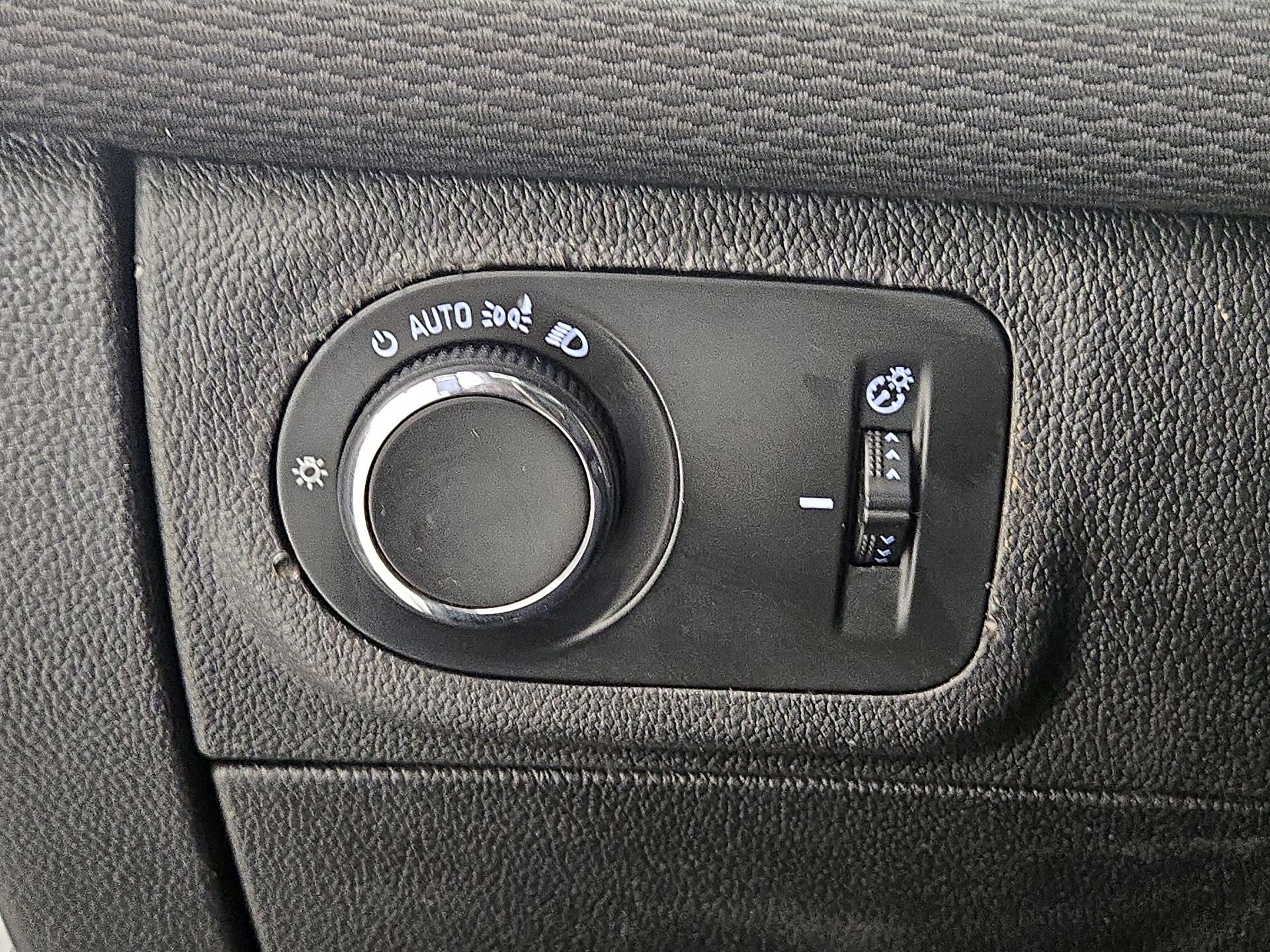 Thumbnail: 2017 Chevrolet Cruze - 13