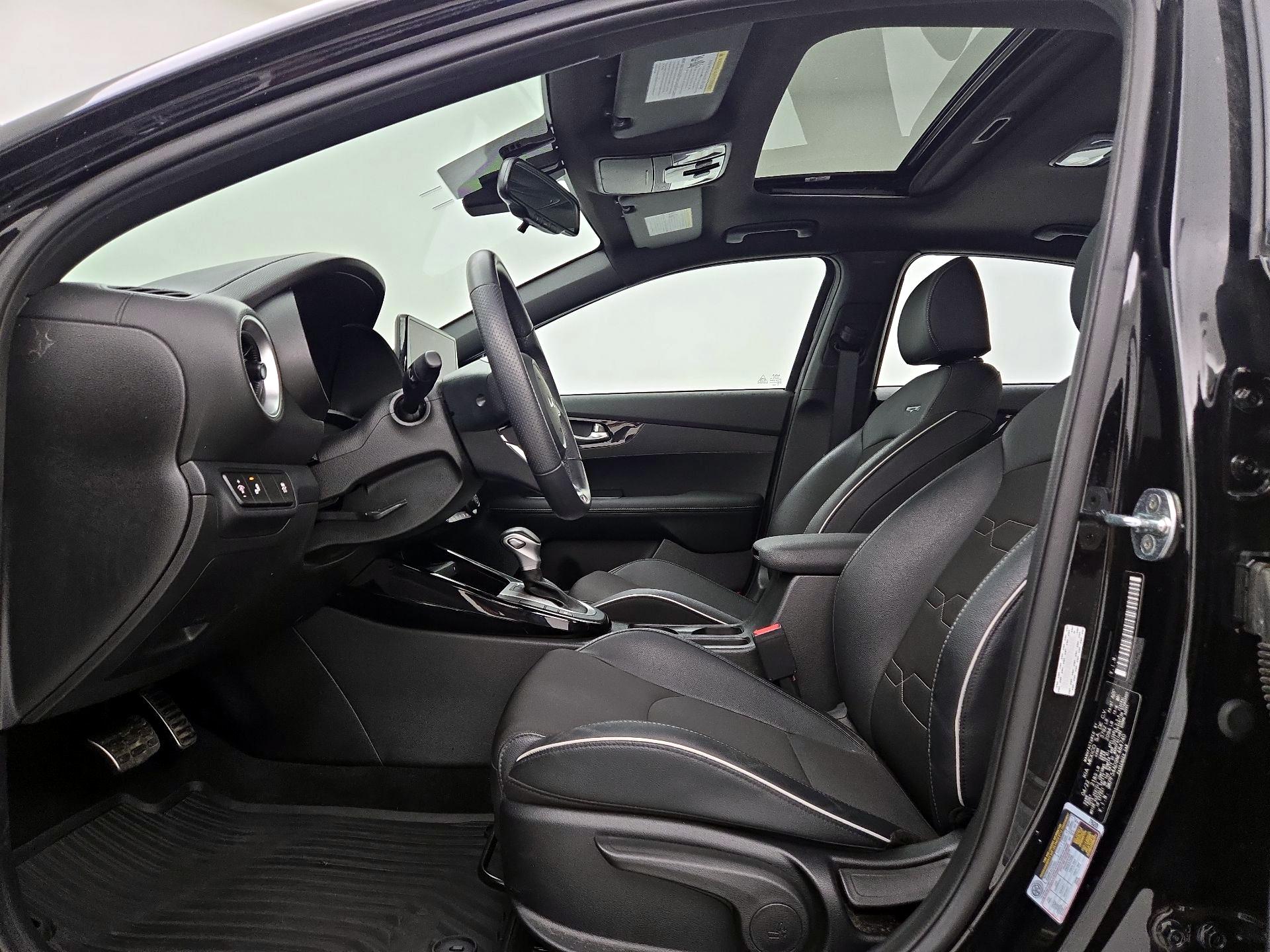 Thumbnail: 2022 Kia Forte - 11