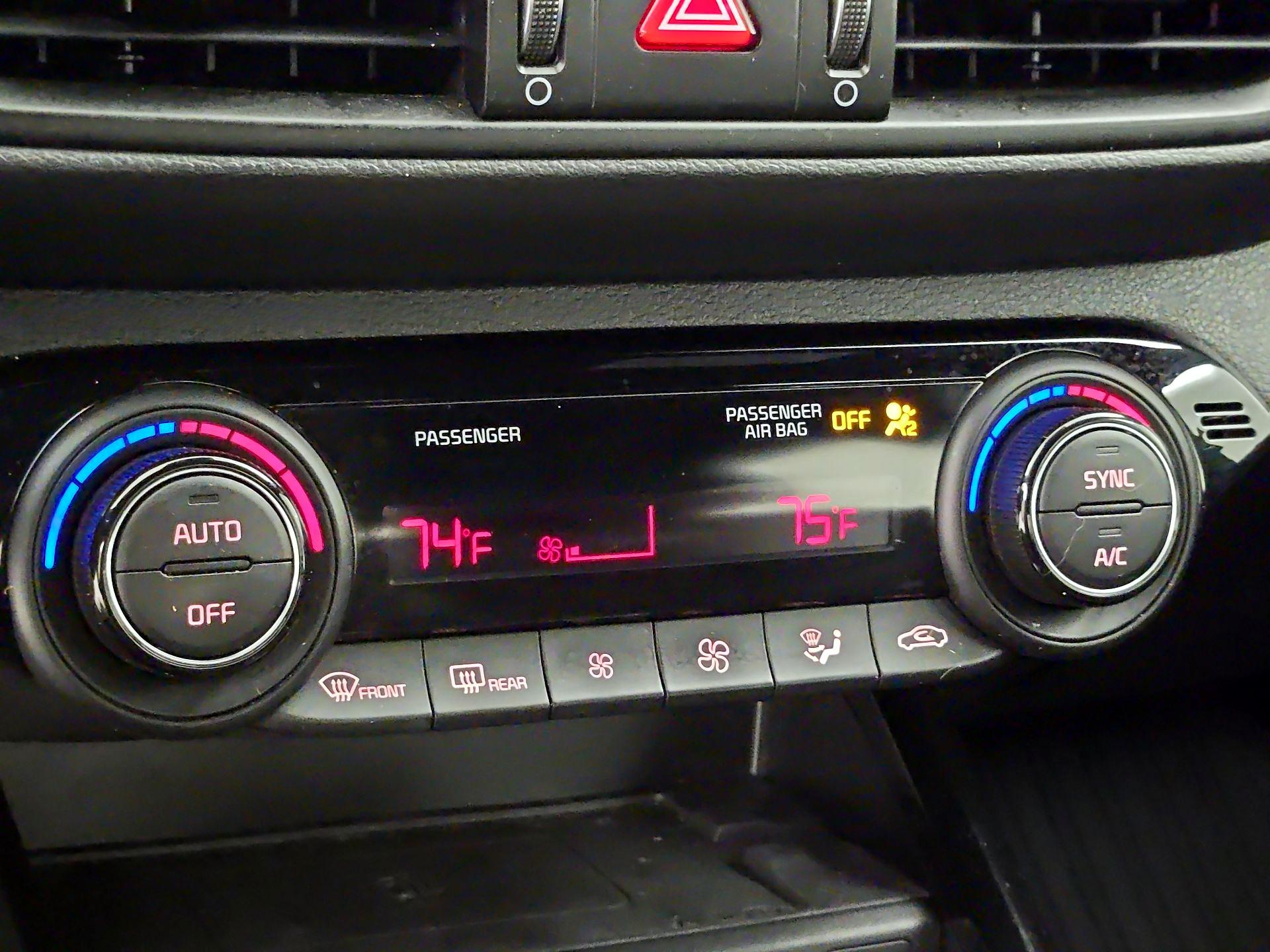 Thumbnail: 2022 Kia Forte - 16