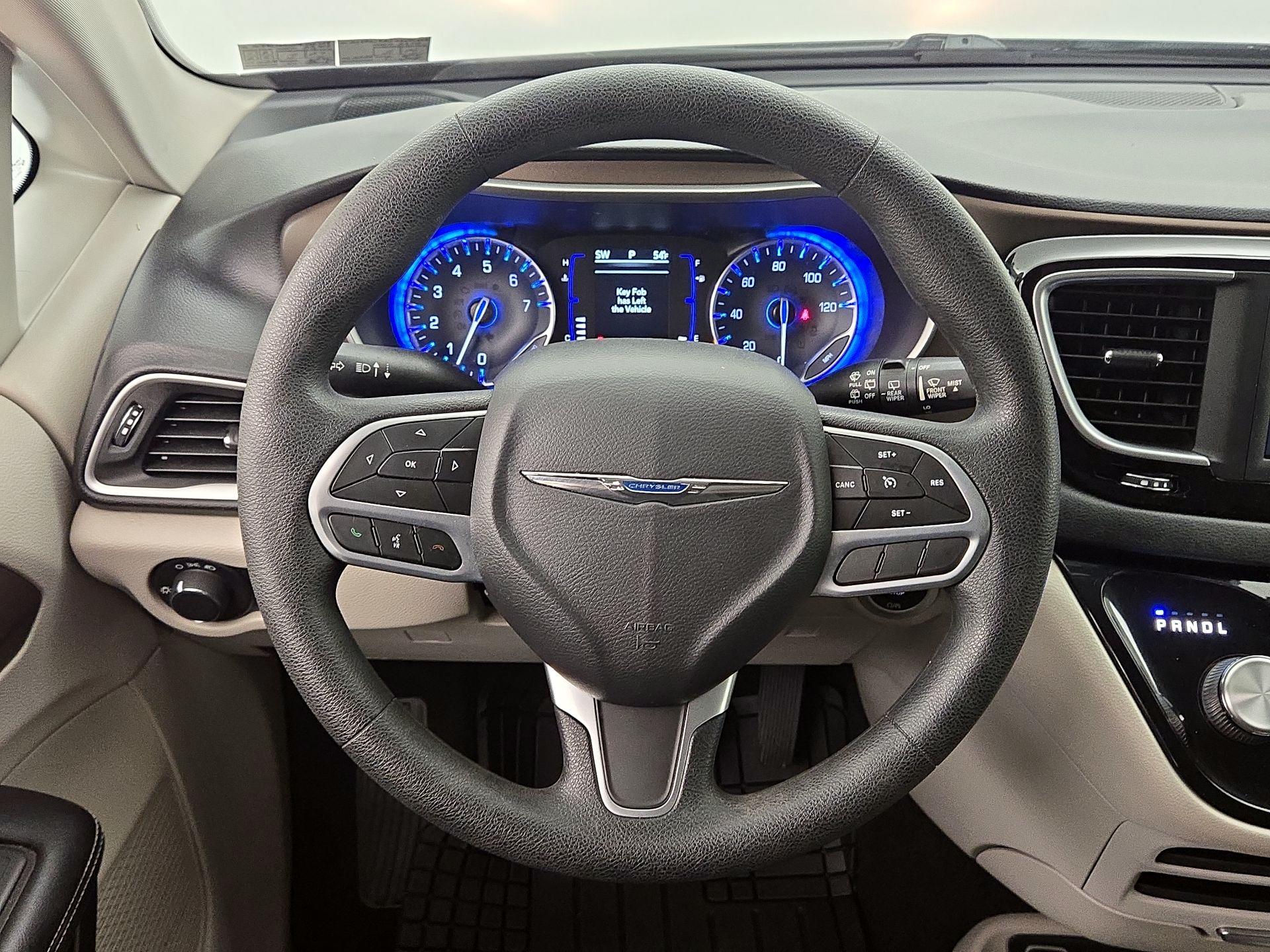 Thumbnail: 2021 Chrysler Voyager - 10