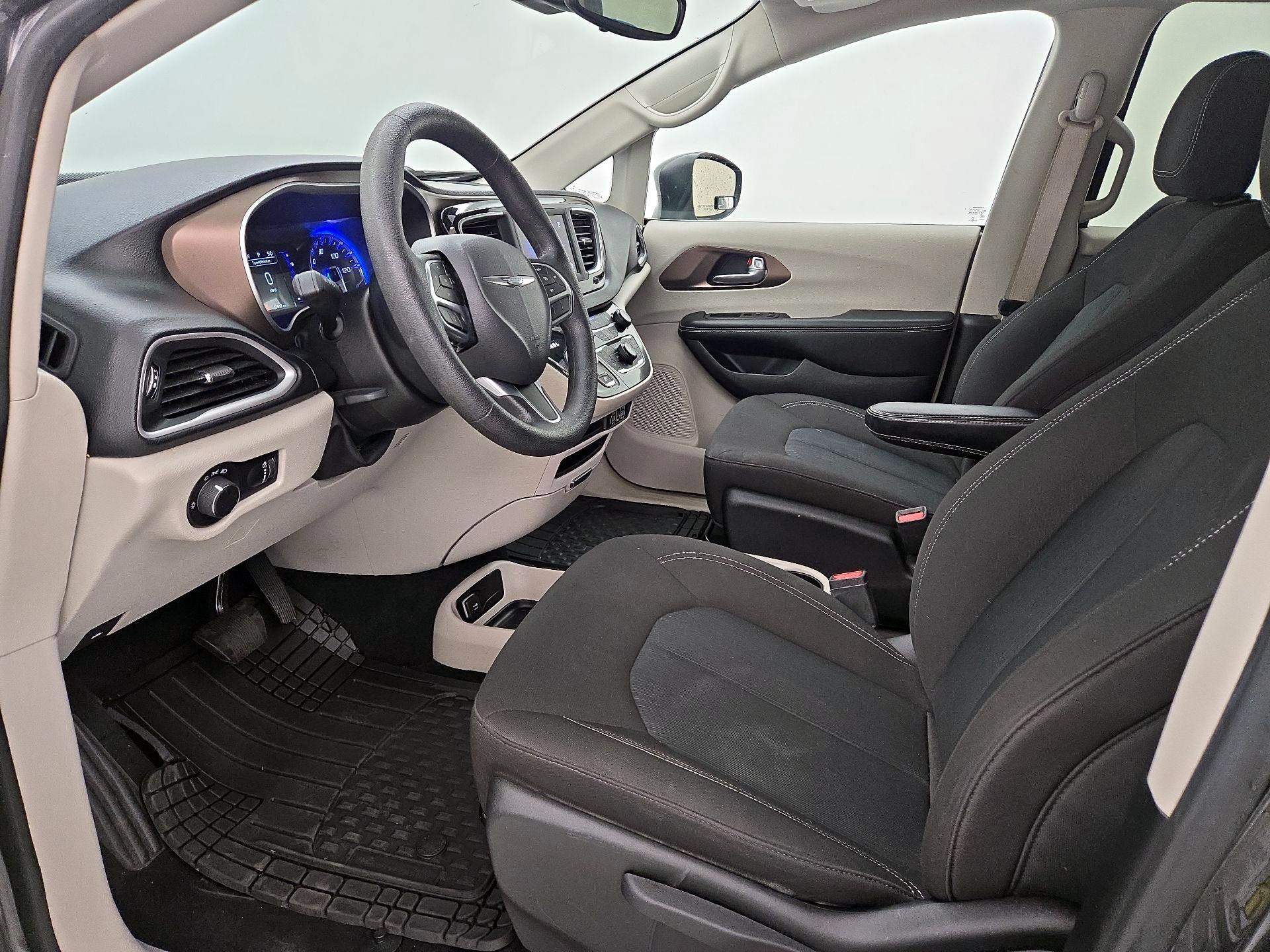 Thumbnail: 2021 Chrysler Voyager - 11