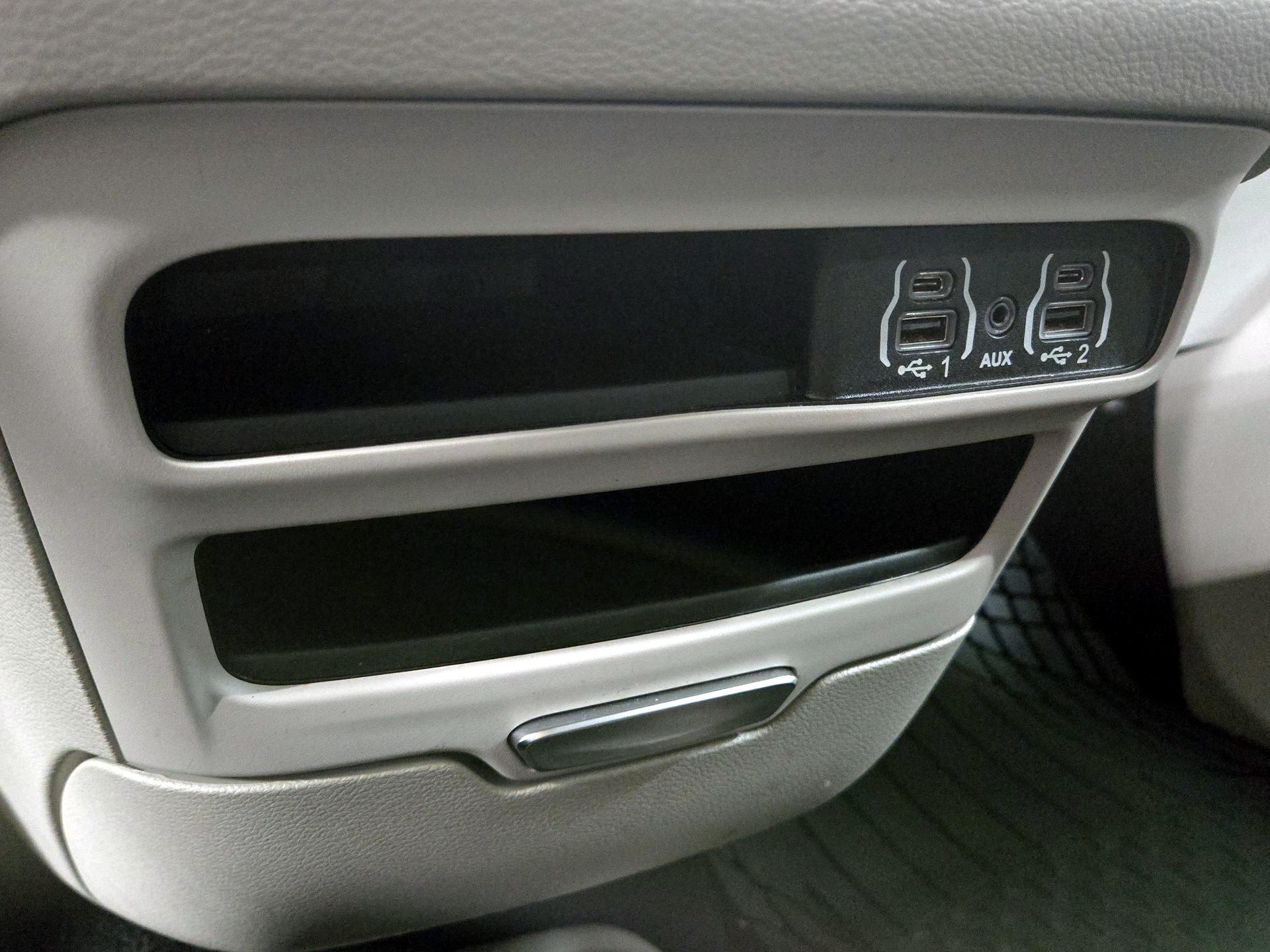Thumbnail: 2021 Chrysler Voyager - 18