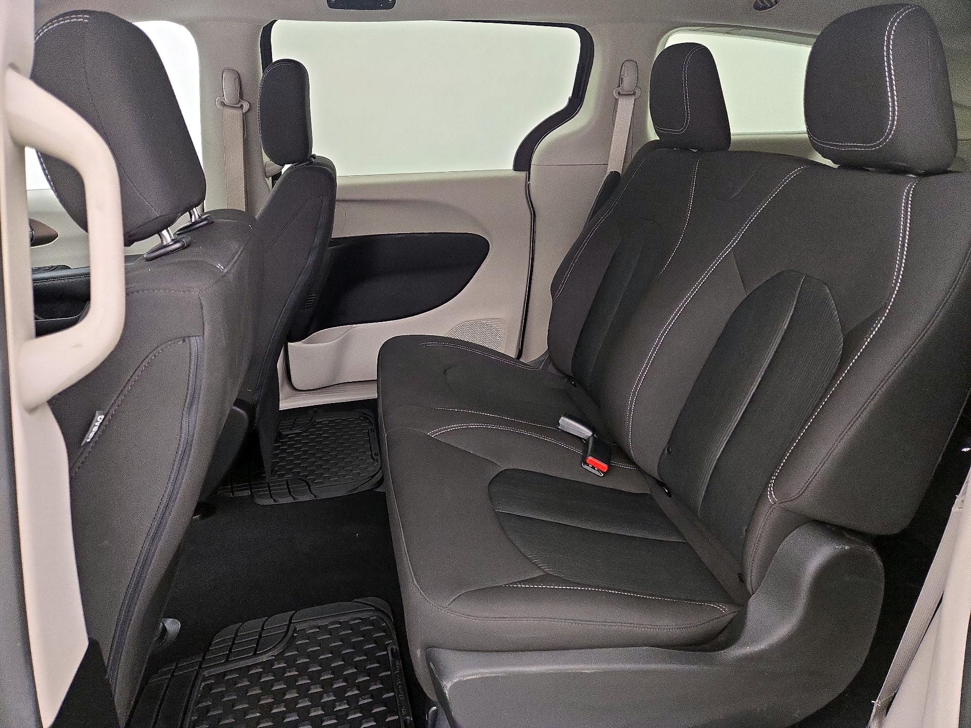 Thumbnail: 2021 Chrysler Voyager - 19
