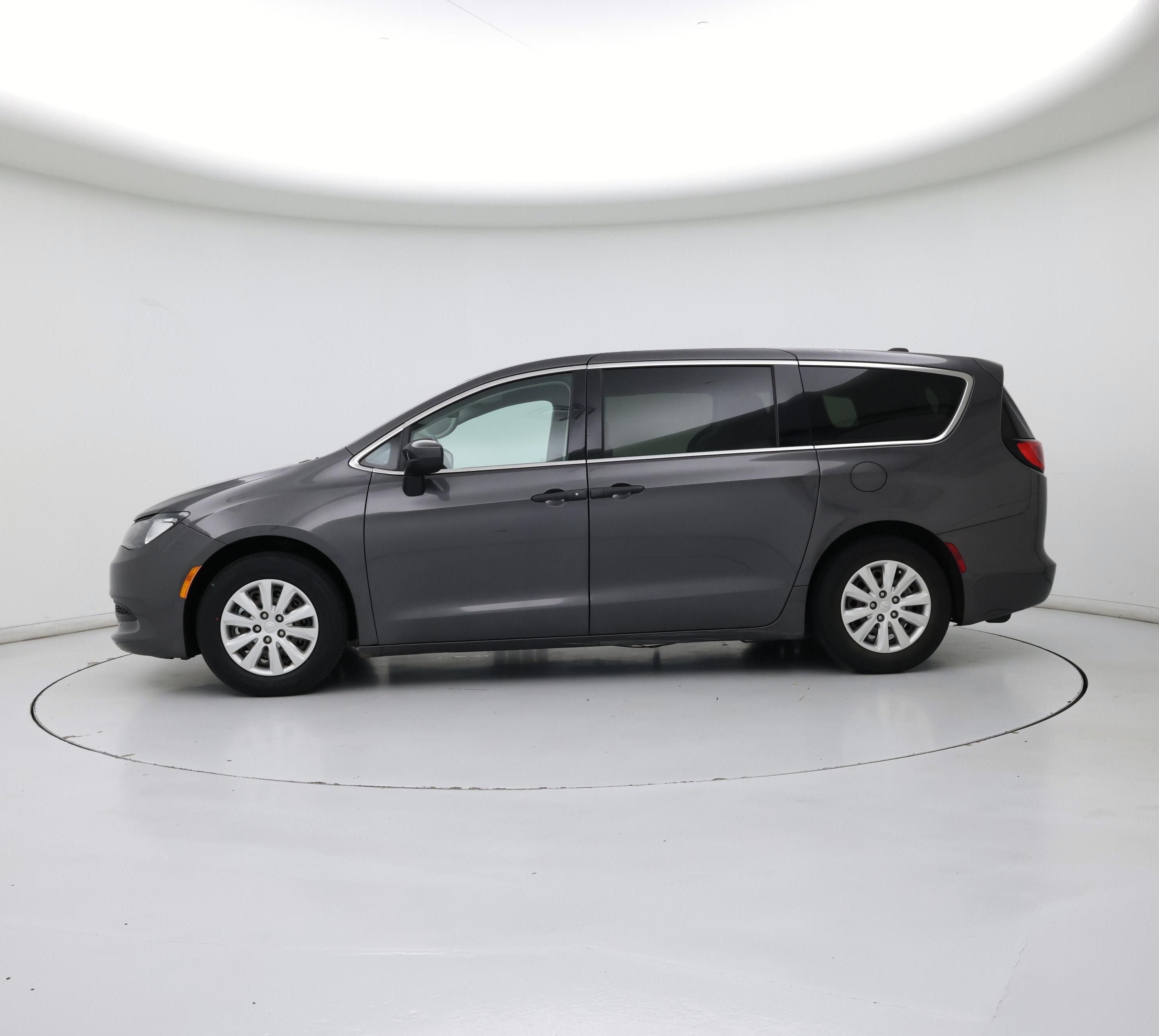 Thumbnail: 2021 Chrysler Voyager - 3