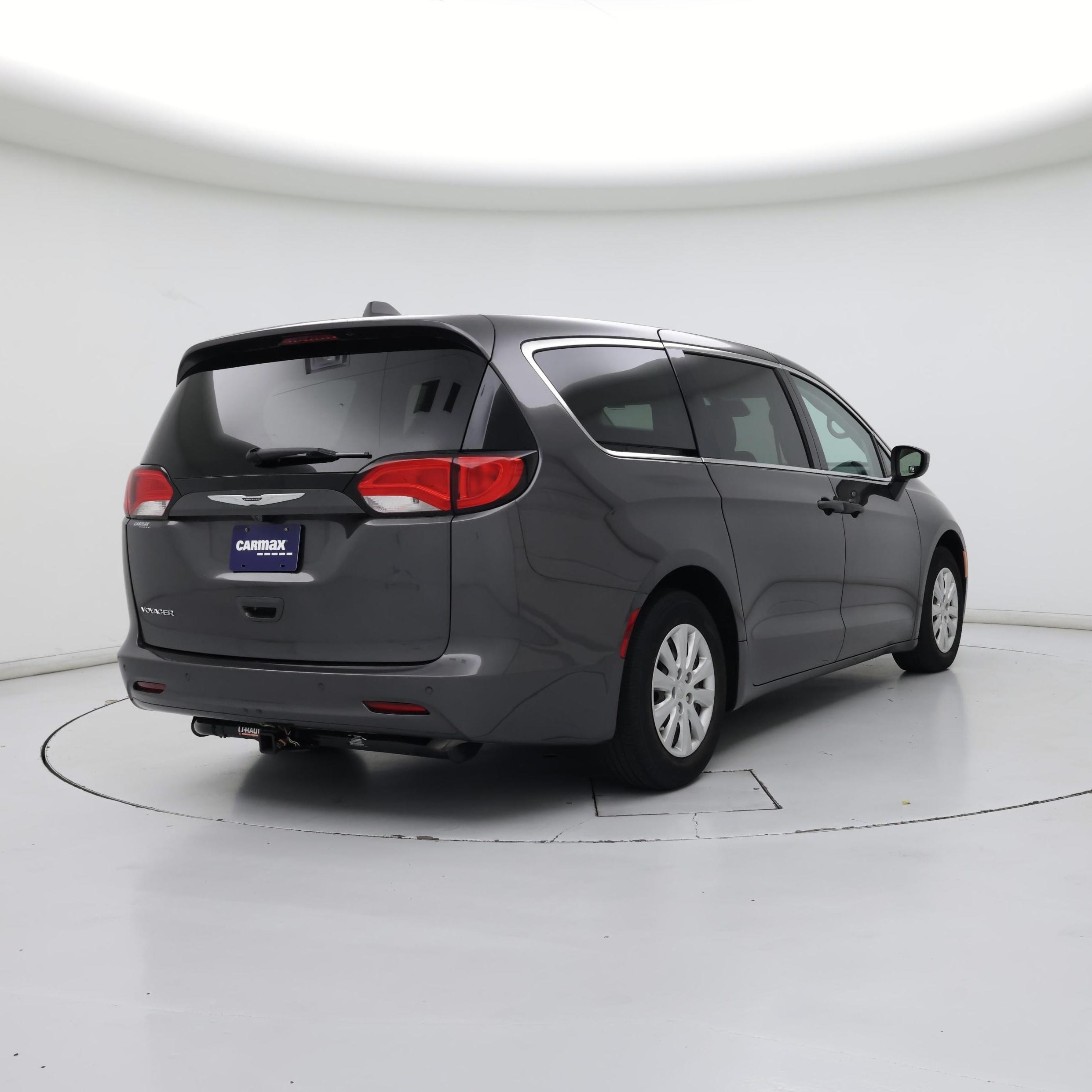 Thumbnail: 2021 Chrysler Voyager - 8