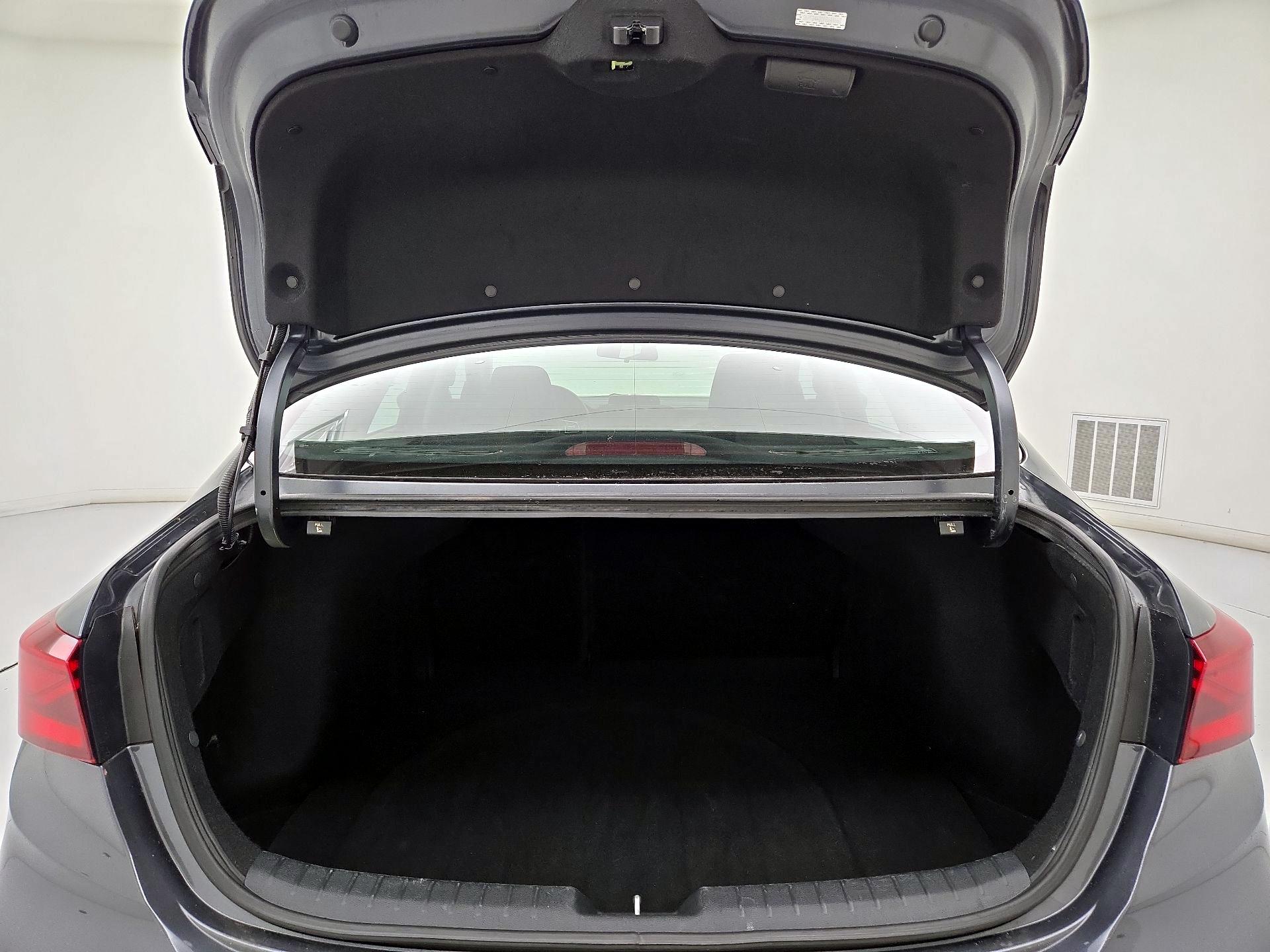 Thumbnail: 2023 Kia Forte - 19