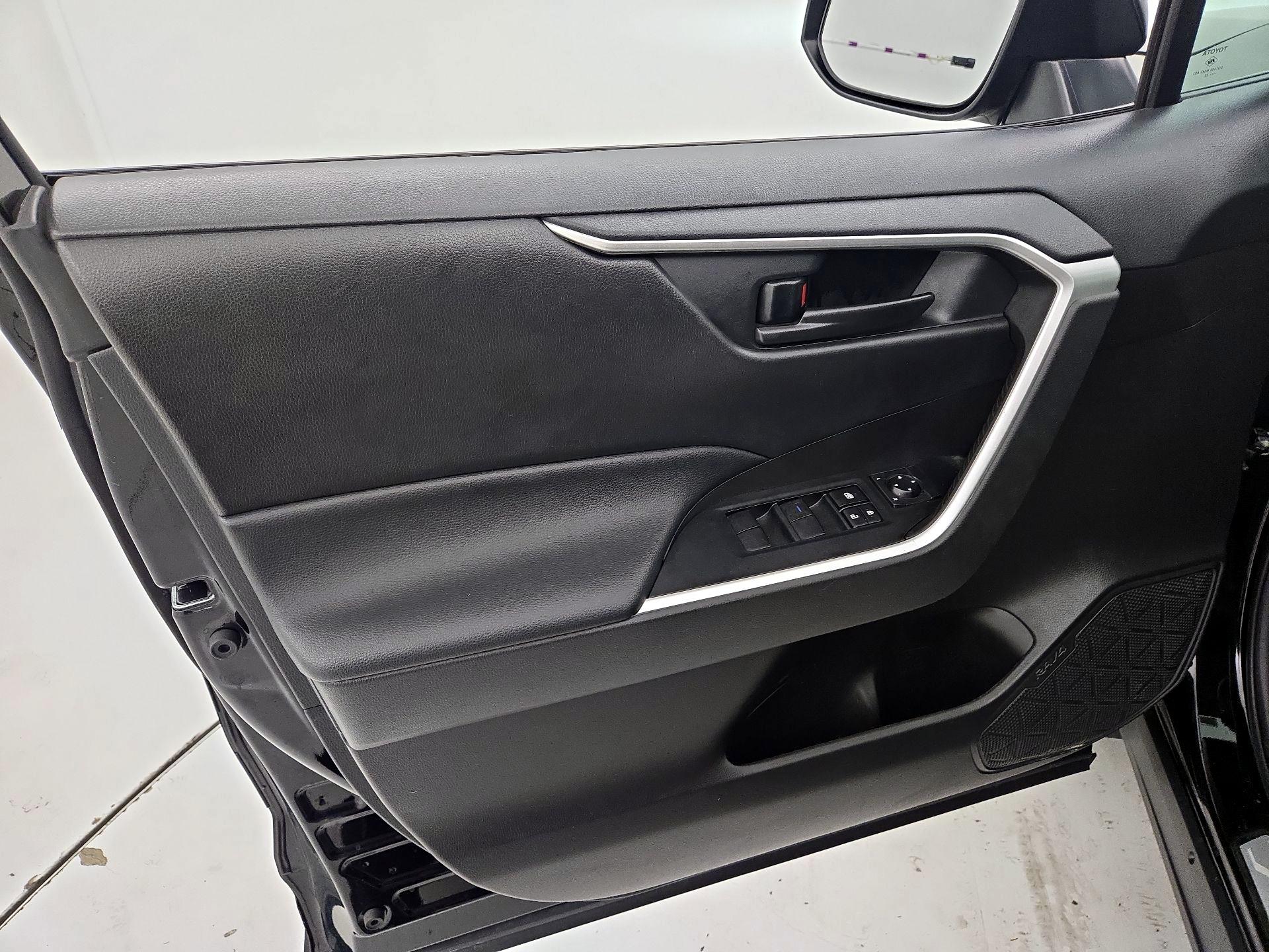 Thumbnail: 2022 Toyota RAV4 - 12