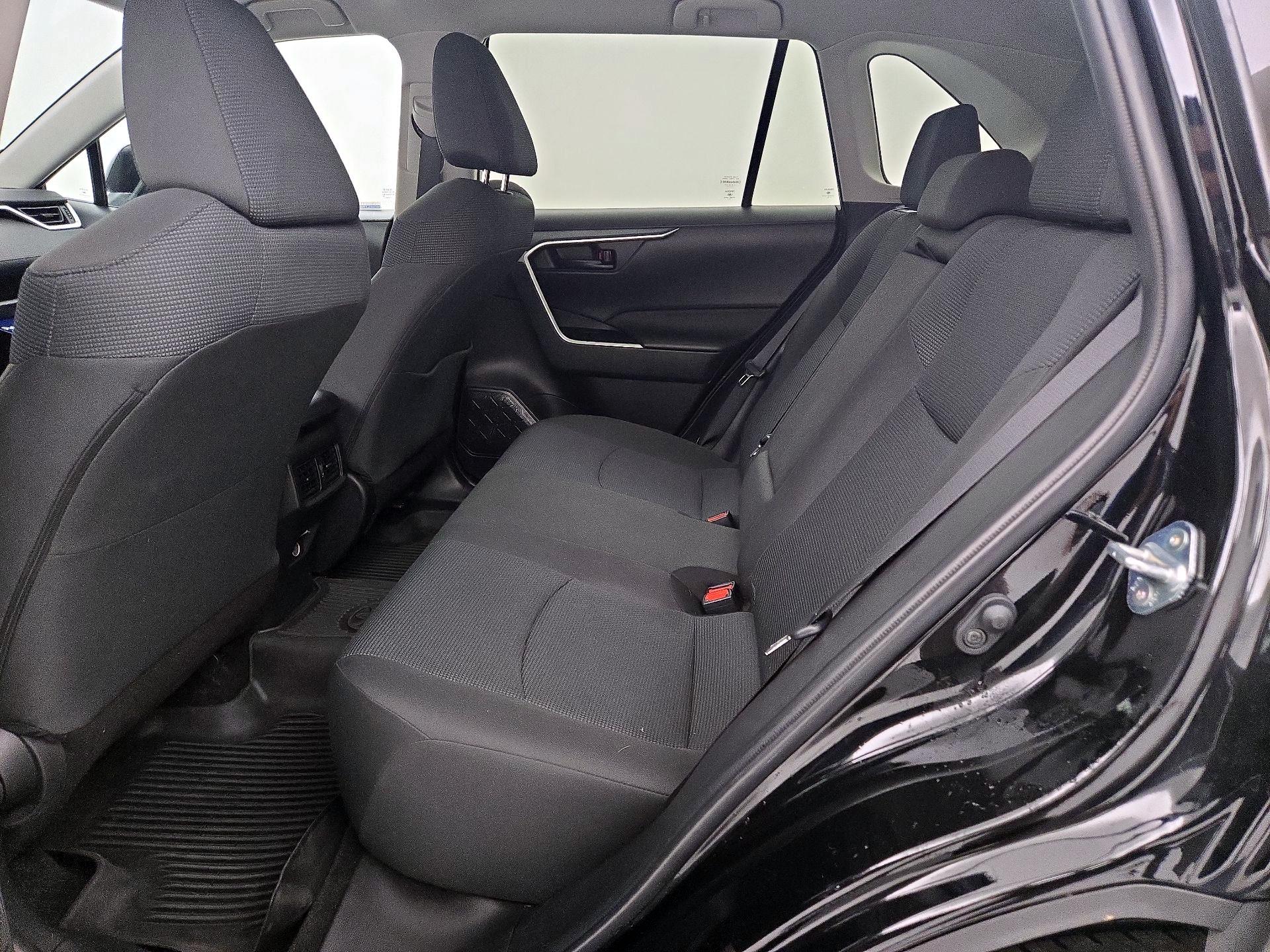 Thumbnail: 2022 Toyota RAV4 - 17