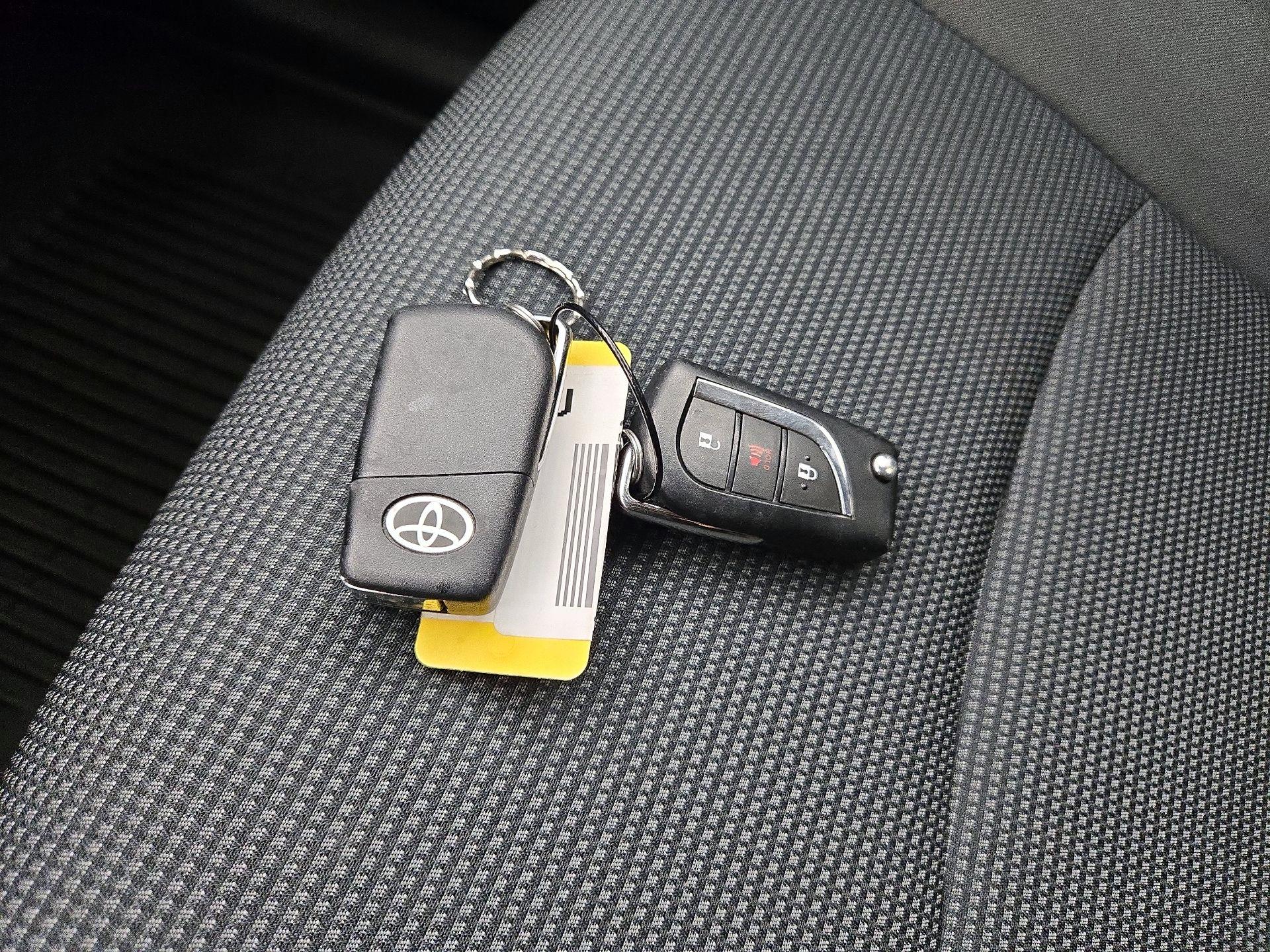 Thumbnail: 2022 Toyota RAV4 - 20