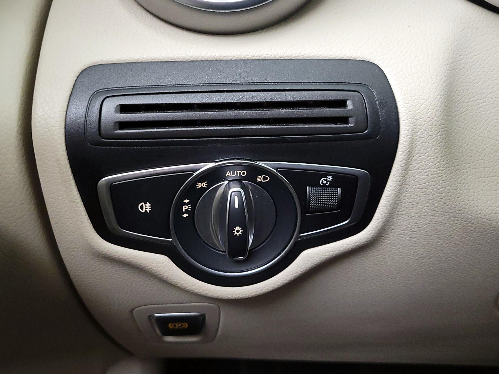 Thumbnail: 2019 Mercedes-Benz GLC - 13