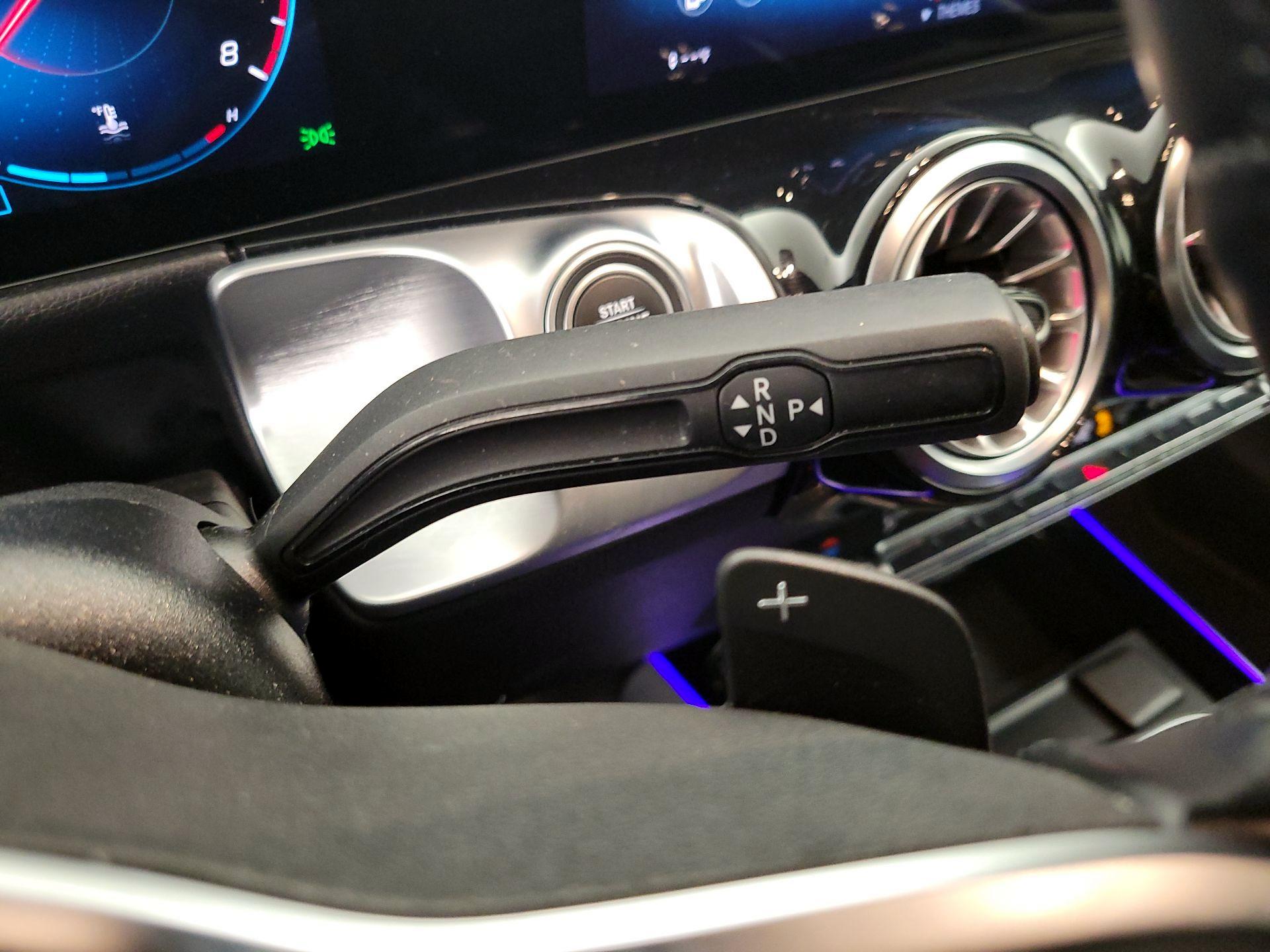 Thumbnail: 2022 Mercedes-Benz GLB - 17