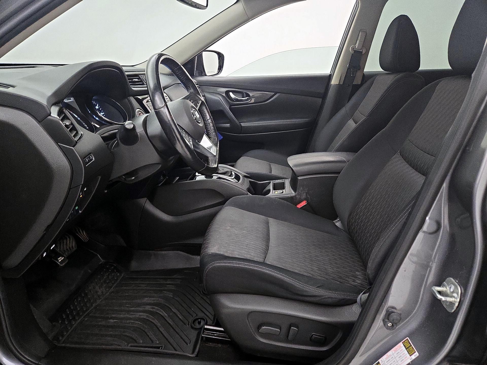 Thumbnail: 2017 Nissan Rogue - 11