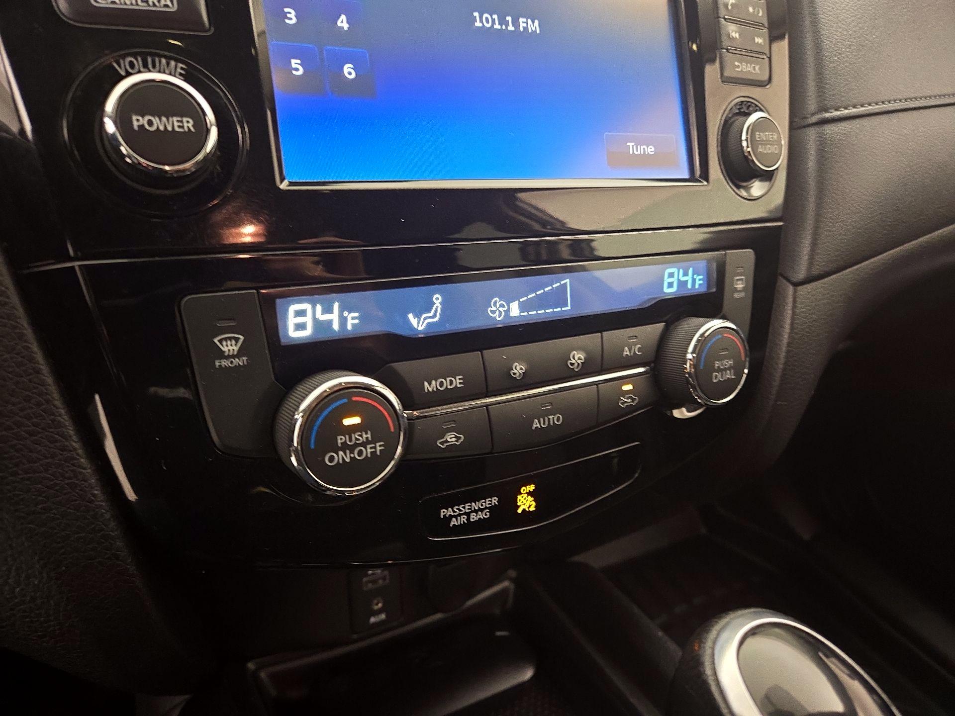 Thumbnail: 2017 Nissan Rogue - 16