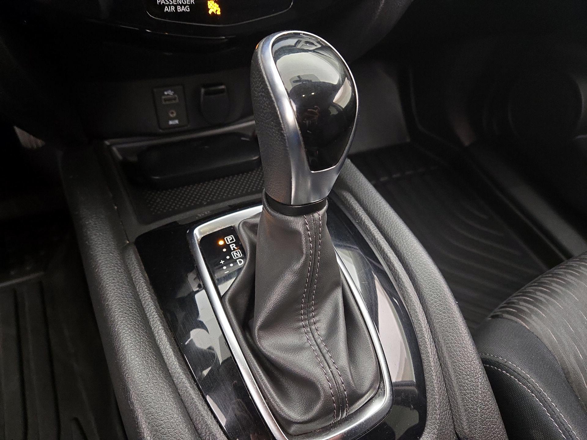 Thumbnail: 2017 Nissan Rogue - 17