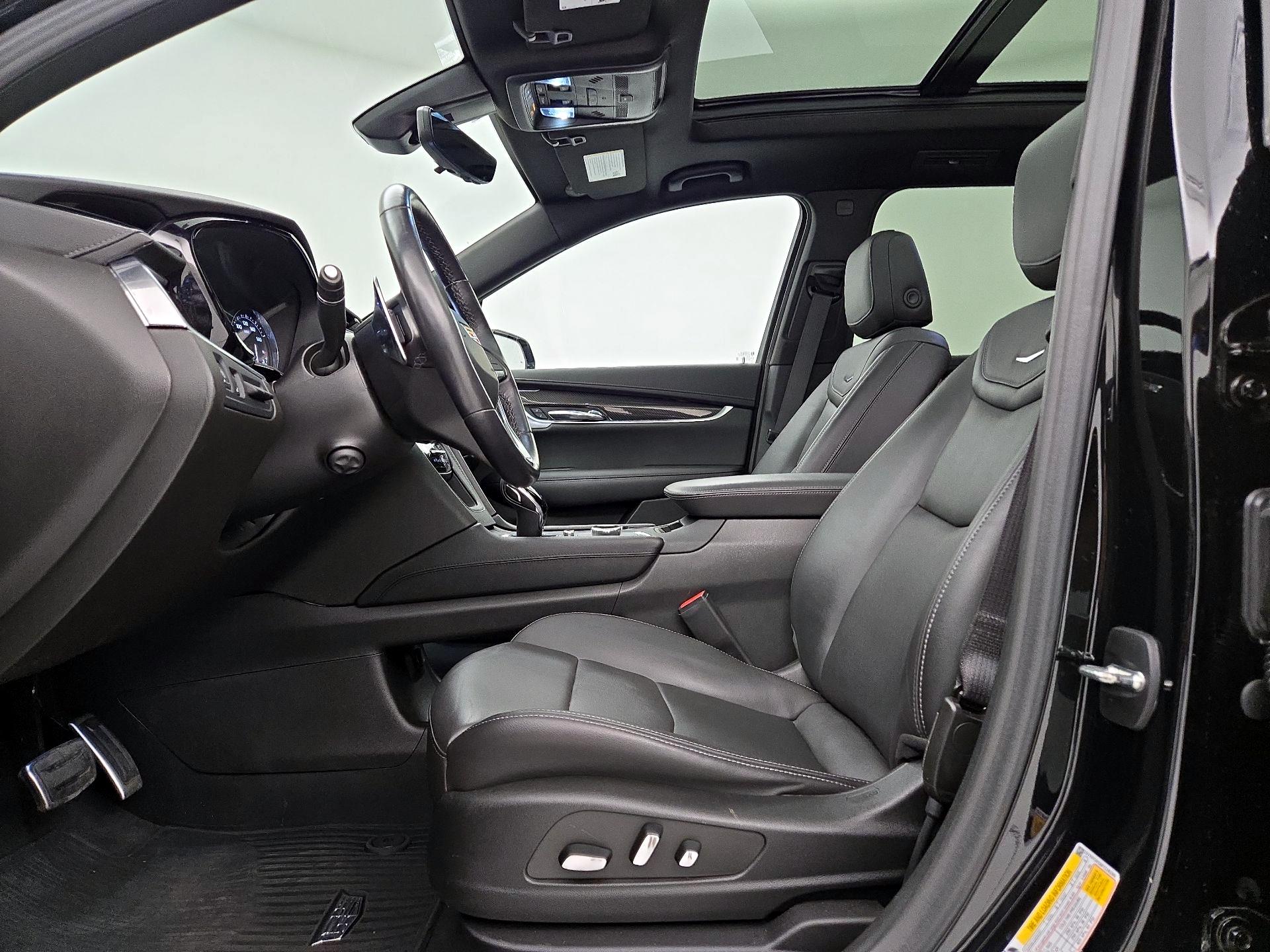 Thumbnail: 2023 Cadillac XT6 - 11