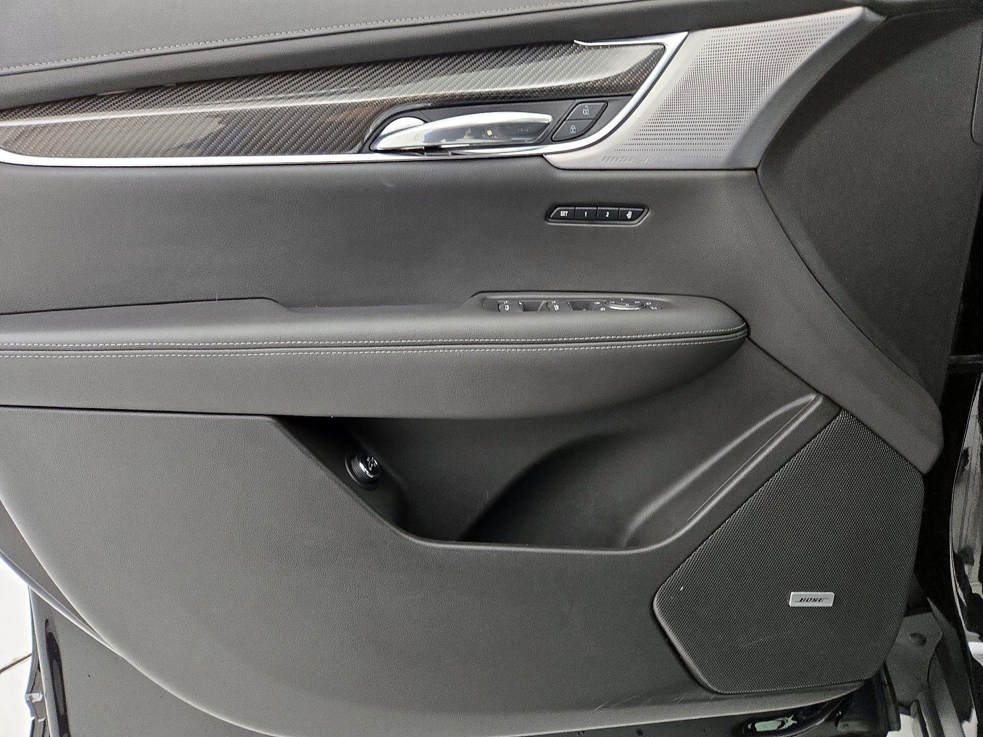 Thumbnail: 2023 Cadillac XT6 - 12
