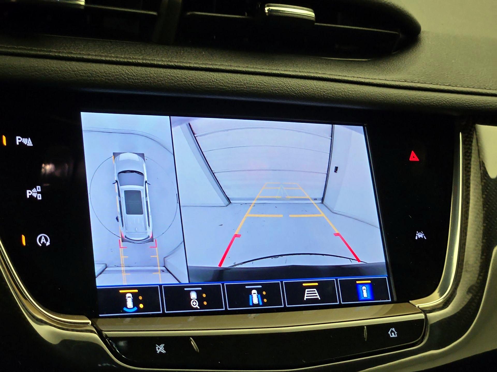 Thumbnail: 2023 Cadillac XT6 - 14