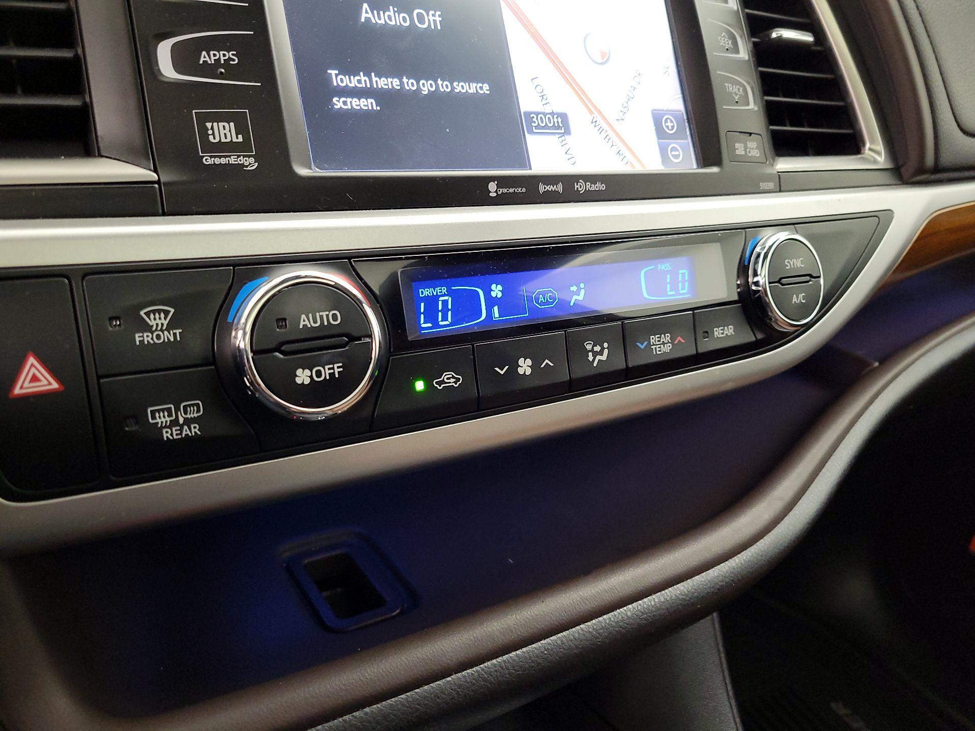 Thumbnail: 2019 Toyota Highlander - 17