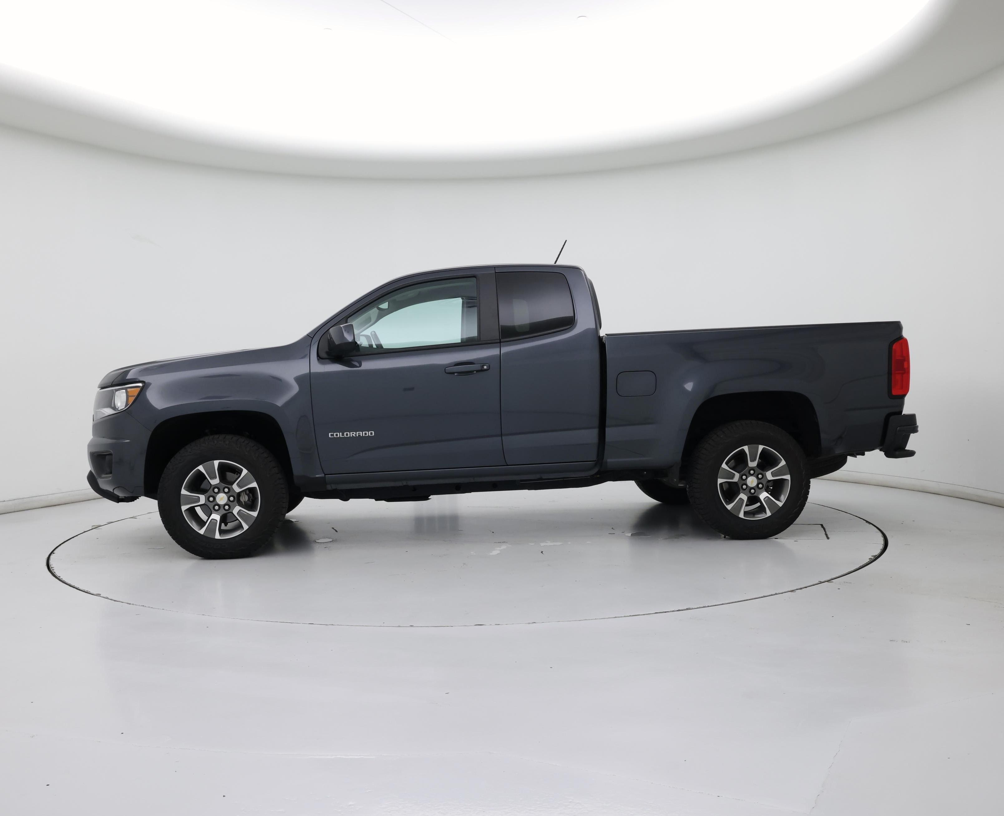 Thumbnail: 2017 Chevrolet Colorado - 3