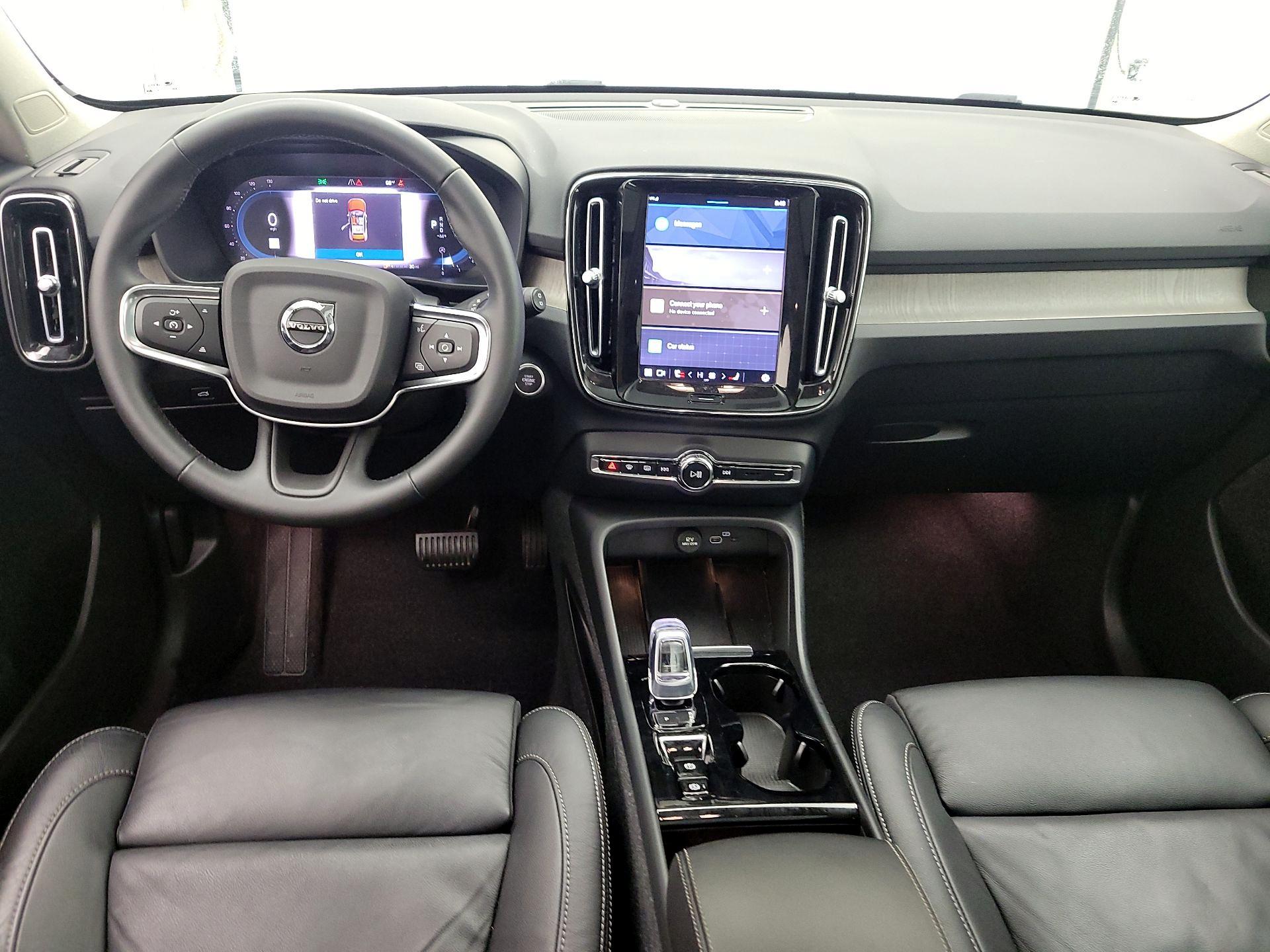 Thumbnail: 2023 Volvo XC40 - 9