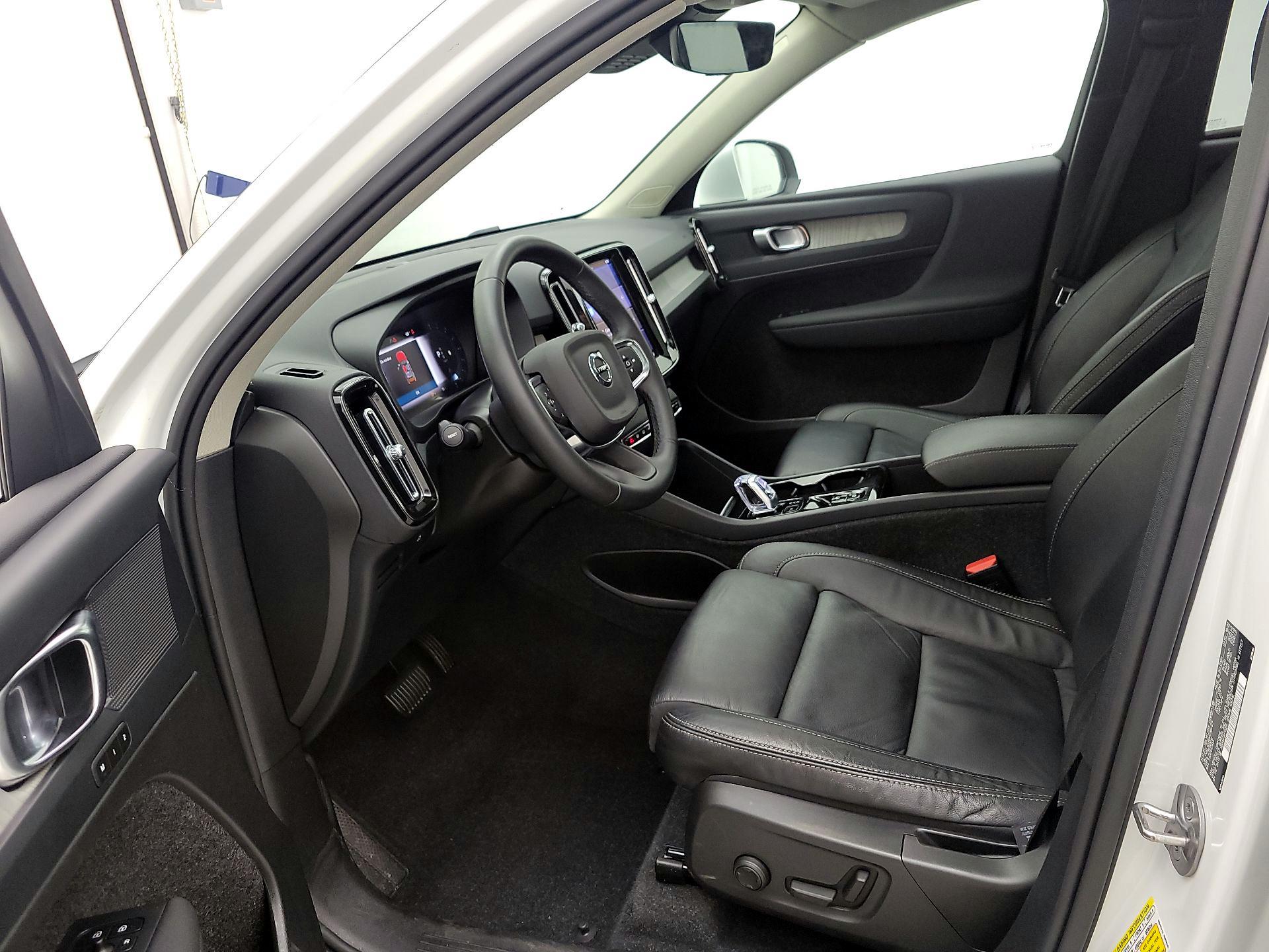 Thumbnail: 2023 Volvo XC40 - 11