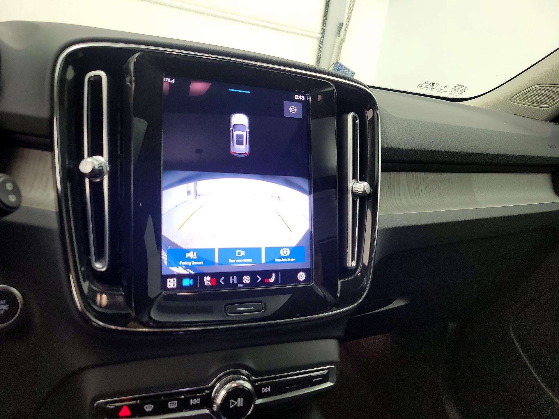 Thumbnail: 2023 Volvo XC40 - 14