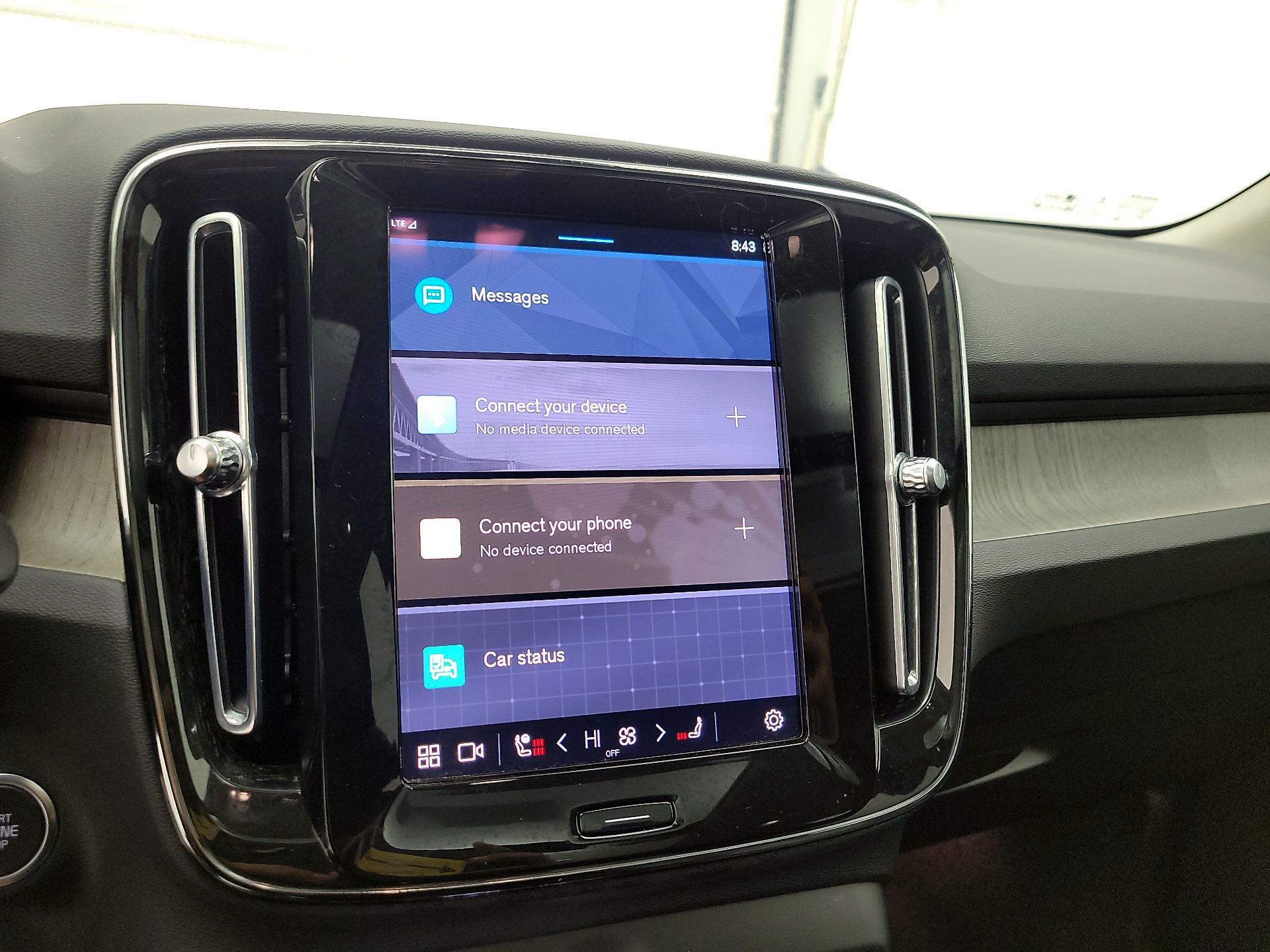 Thumbnail: 2023 Volvo XC40 - 15