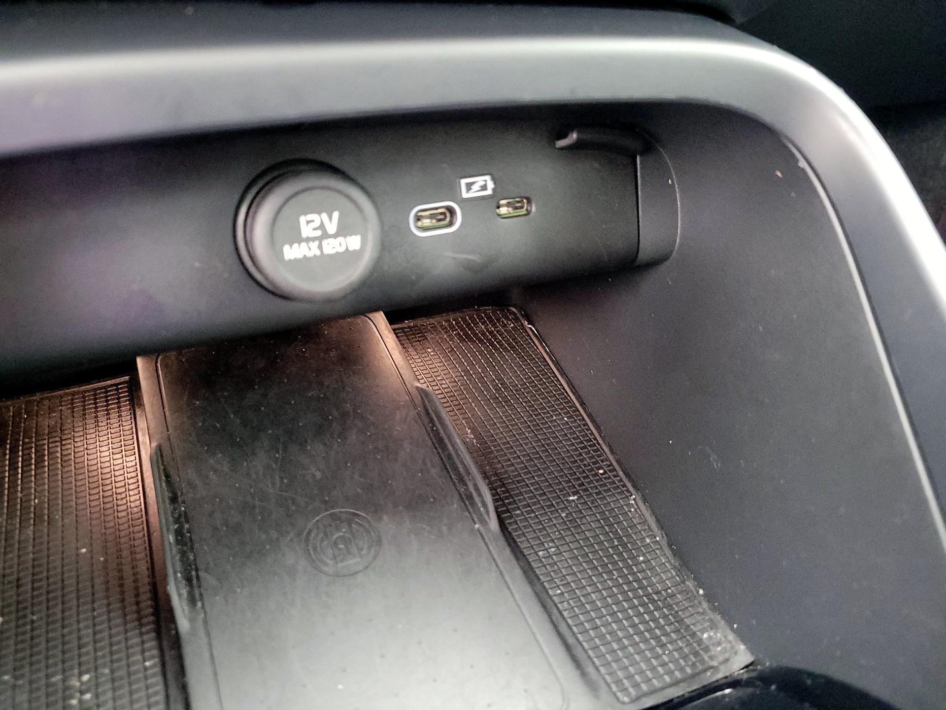 Thumbnail: 2023 Volvo XC40 - 18