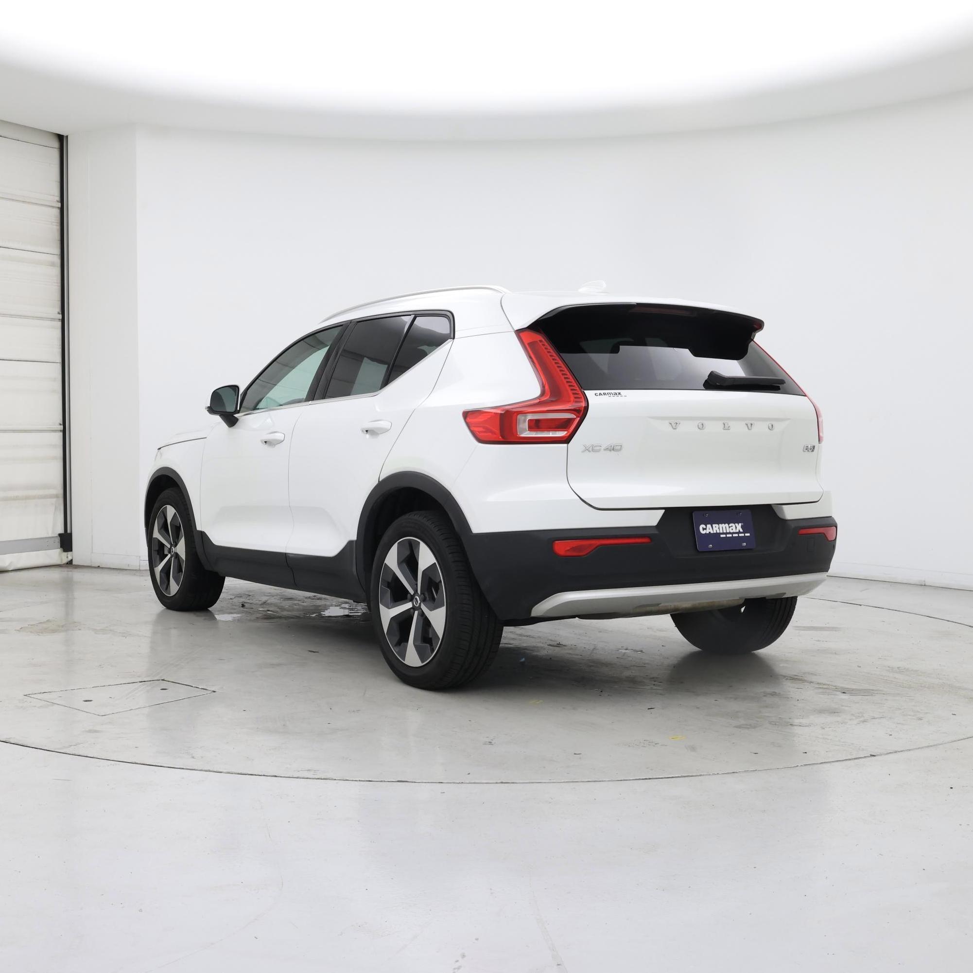 Thumbnail: 2023 Volvo XC40 - 2